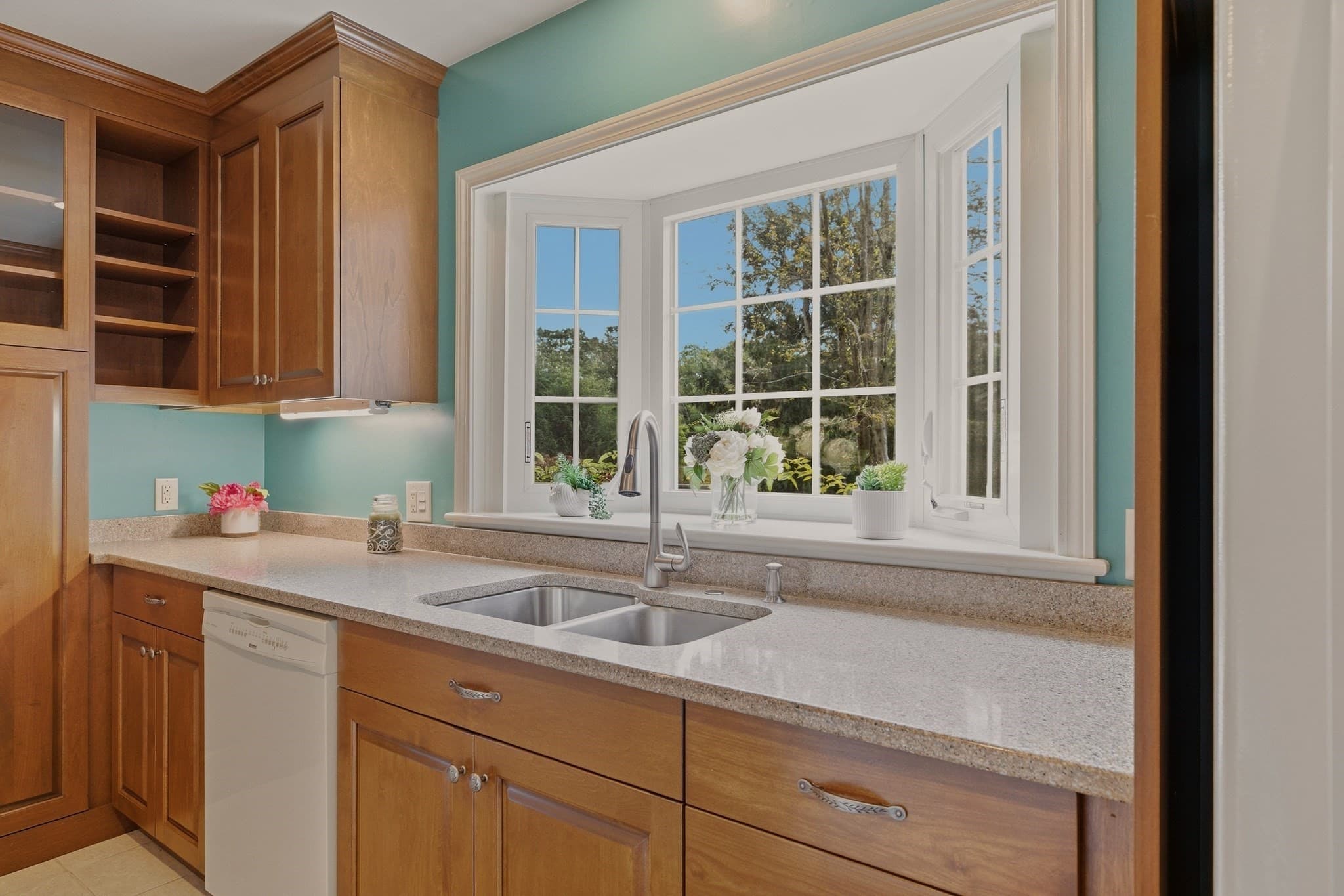 Single Family Residence at 66 Eleanor St, Dartmouth MA 02747, Dartmouth, photo 10 of 37