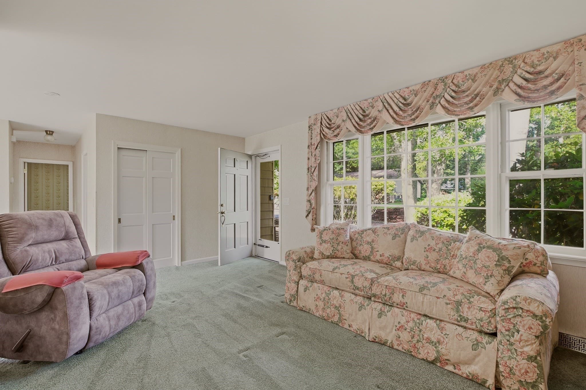 Single Family Residence at 66 Eleanor St, Dartmouth MA 02747, Dartmouth, photo 14 of 37