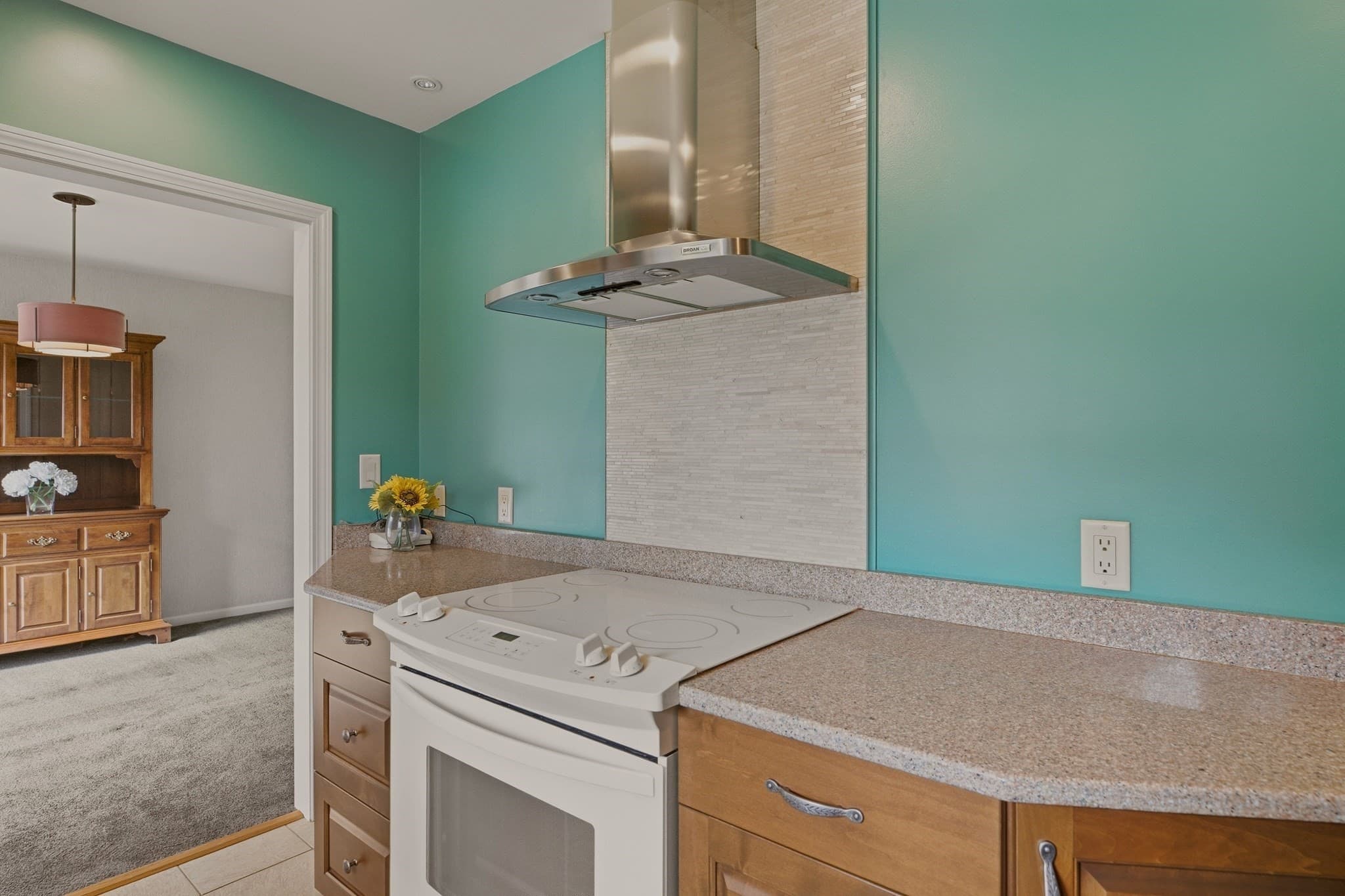Single Family Residence at 66 Eleanor St, Dartmouth MA 02747, Dartmouth, photo 11 of 37