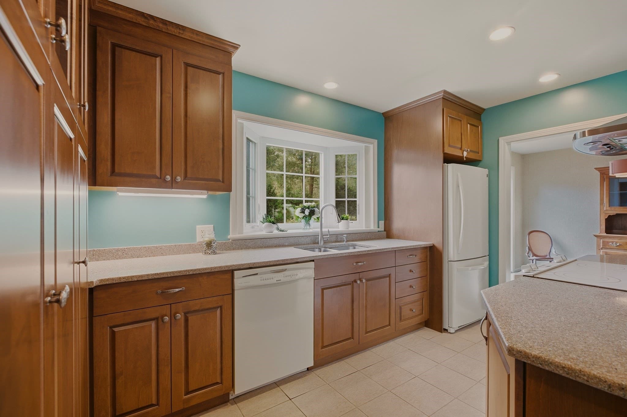Single Family Residence at 66 Eleanor St, Dartmouth MA 02747, Dartmouth, photo 8 of 37