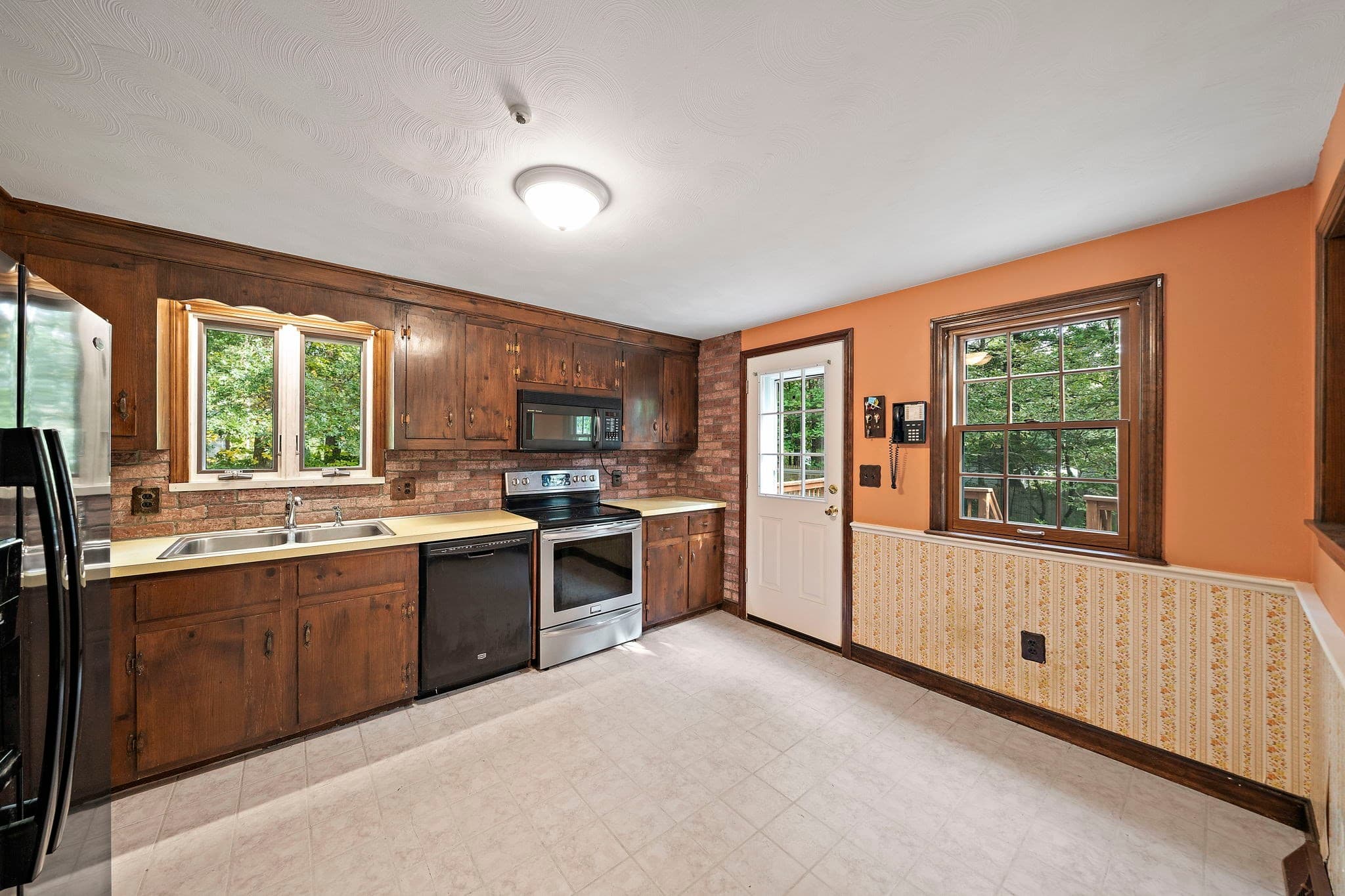 Single Family Residence at 215 Bay State Cir, Hanson MA 02341, Hanson, photo 6 of 28