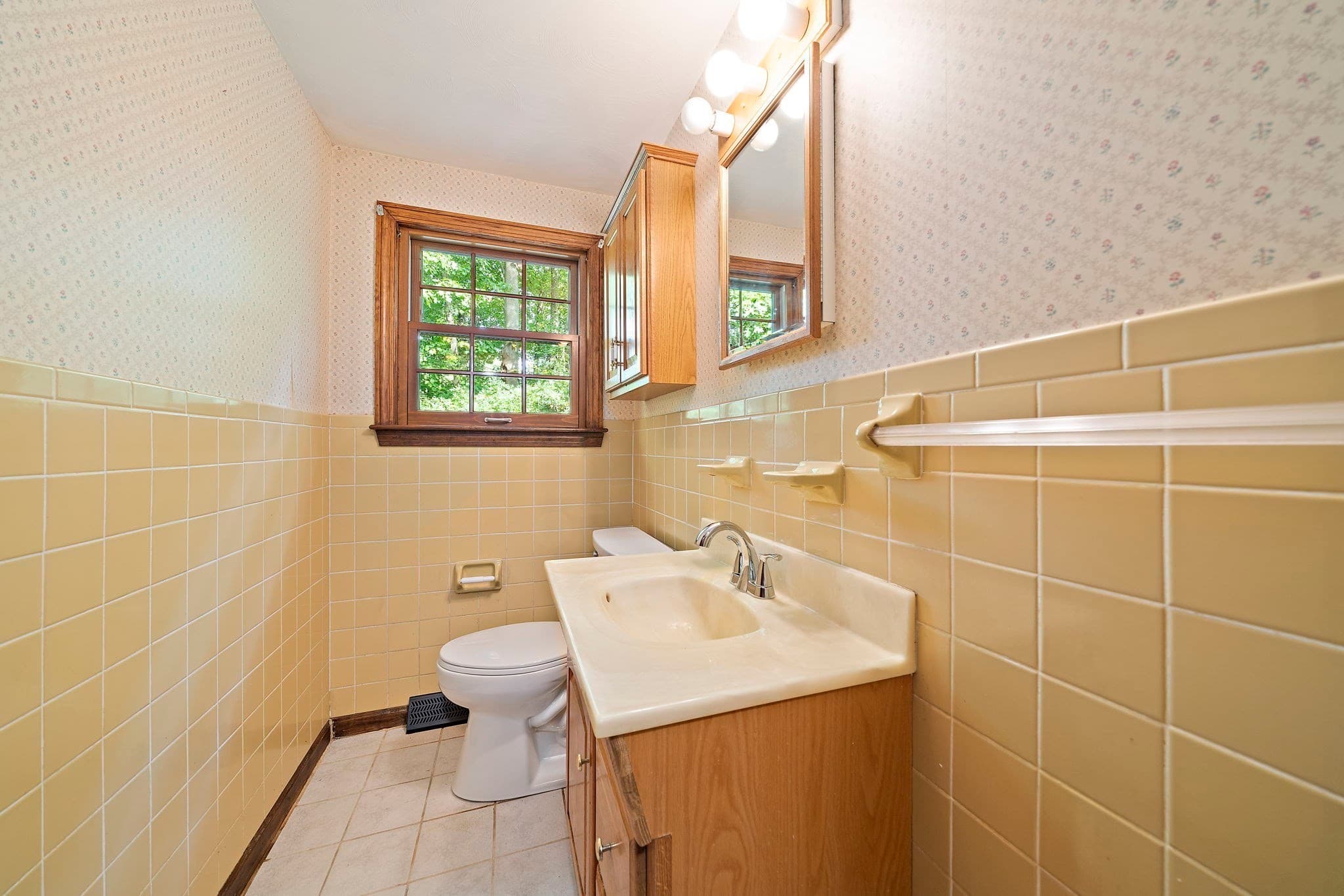 Single Family Residence at 215 Bay State Cir, Hanson MA 02341, Hanson, photo 13 of 28