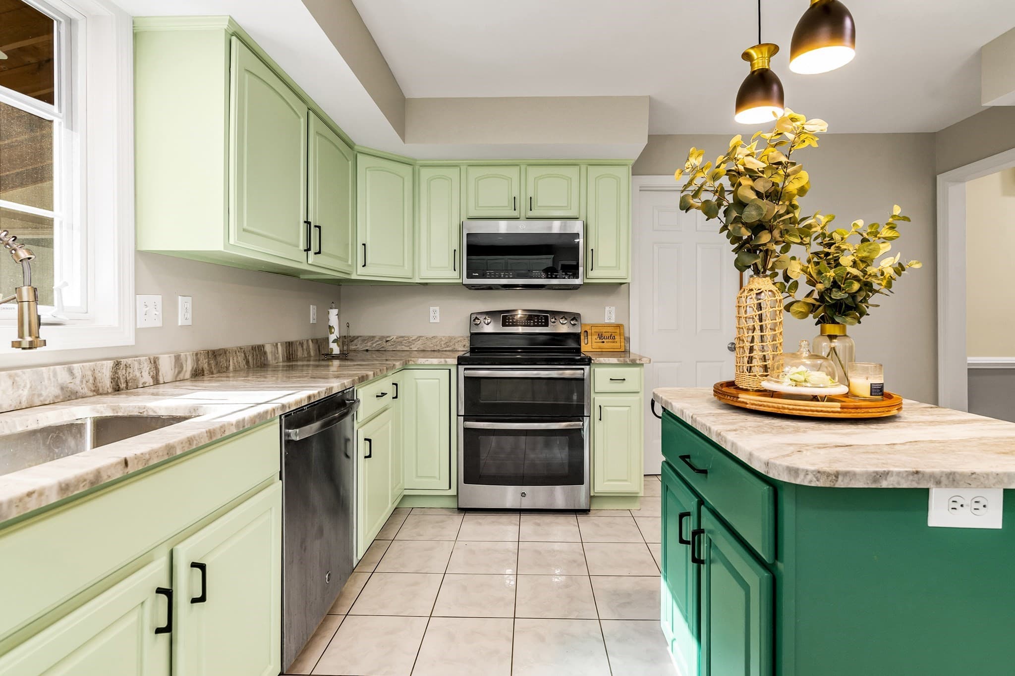Single Family Residence at 2 Hitching Post Ln, Methuen MA 01844, photo 9 of 42