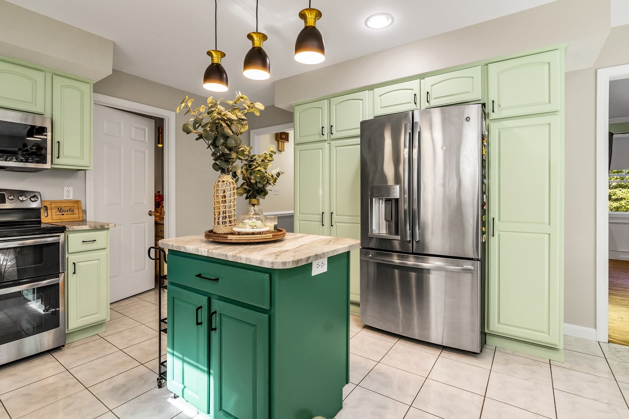 Single Family Residence at 2 Hitching Post Ln, Methuen MA 01844, photo 10 of 42
