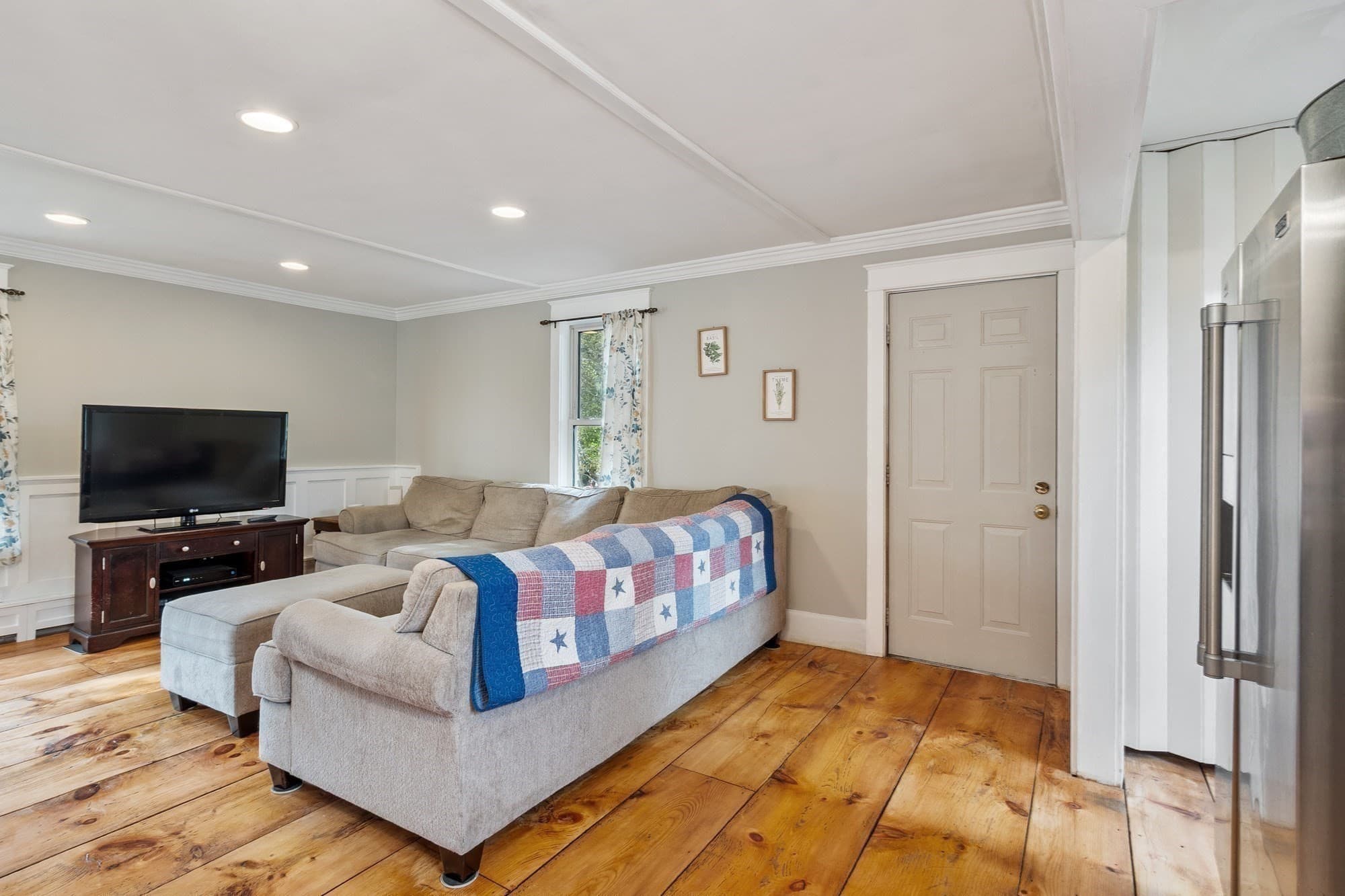 Single Family Residence at 2 Hill St, Amesbury MA 01913, Amesbury, photo 9 of 39