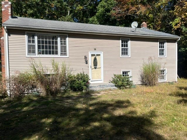 Single Family Residence at 640 Oakhill Ave, Attleboro MA 02703, photo 12 of 14