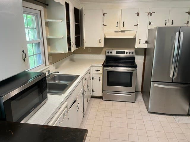 Single Family Residence at 640 Oakhill Ave, Attleboro MA 02703, Attleboro, photo 4 of 10