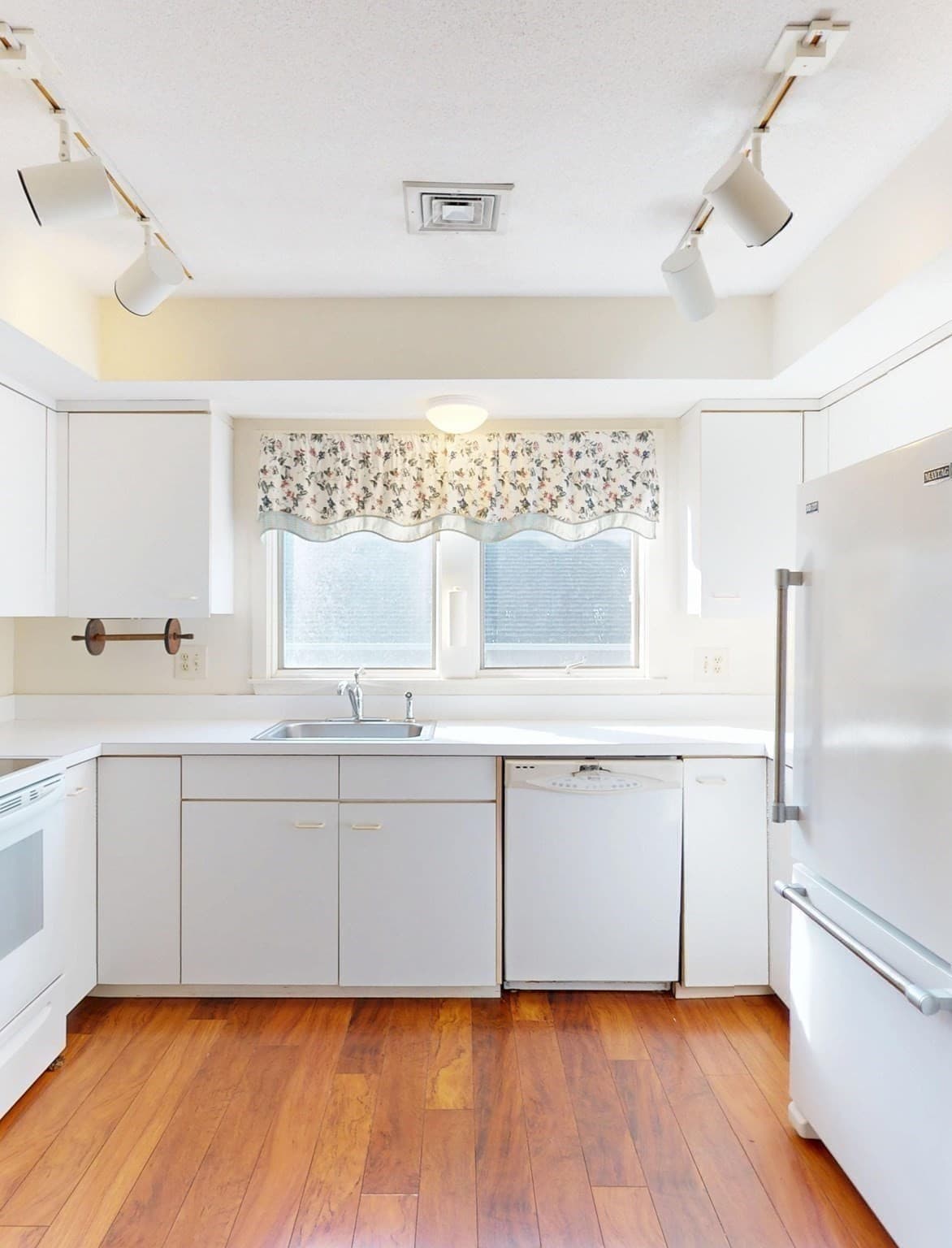 Condominium at 62 Amity Place # 62, Amherst MA 01002, Amherst, photo 5 of 27