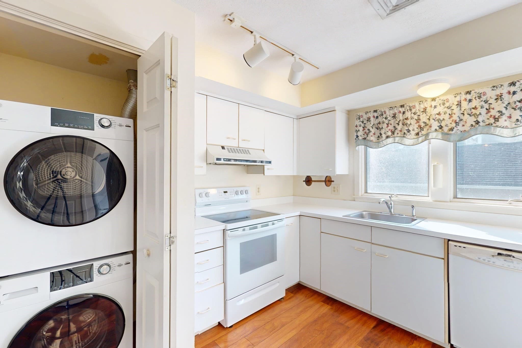 Condominium at 62 Amity Place # 62, Amherst MA 01002, Amherst, photo 4 of 27