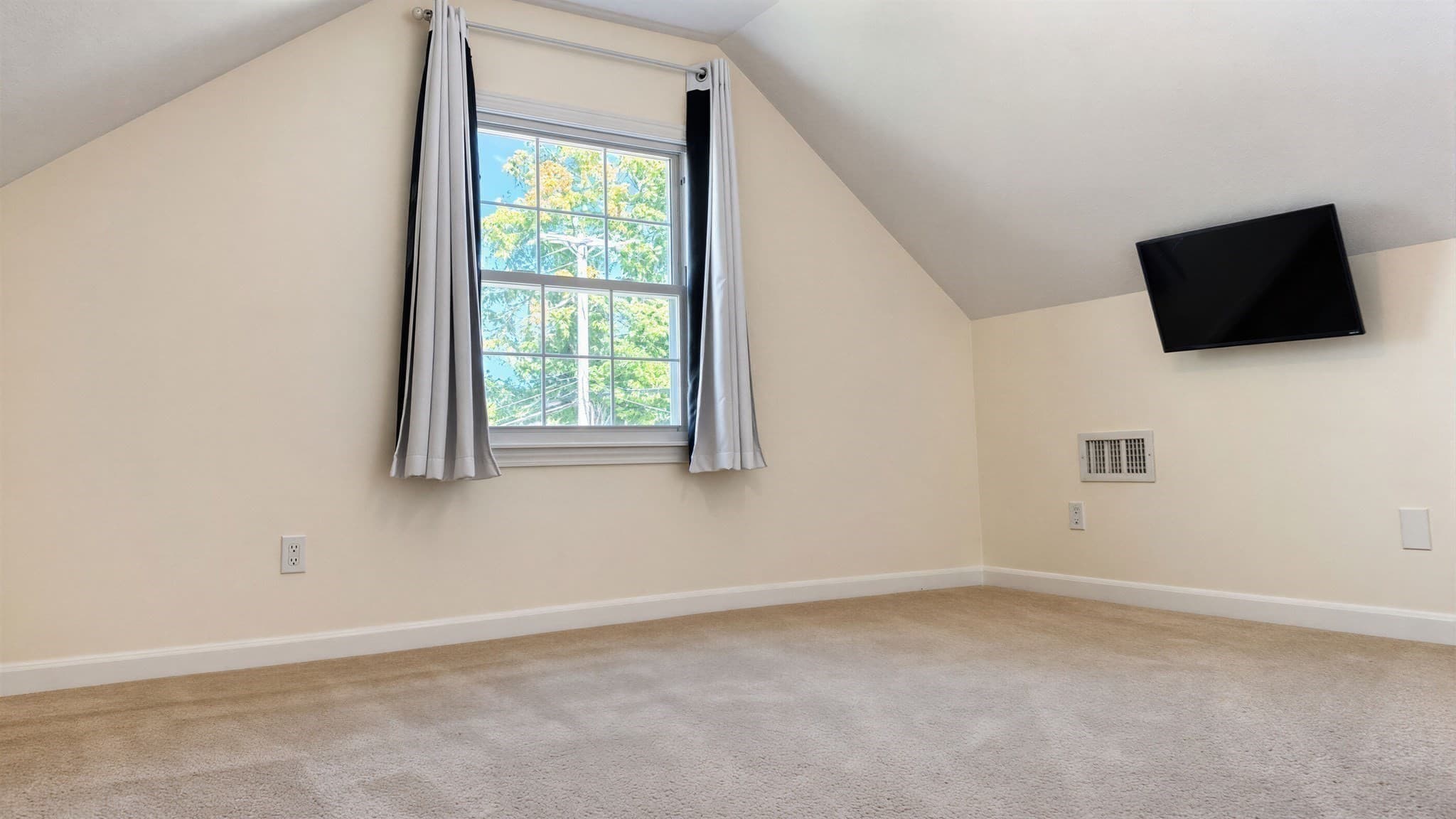 Single Family Residence at 211 Holyoke St, Ludlow MA 01056, Ludlow, photo 24 of 42