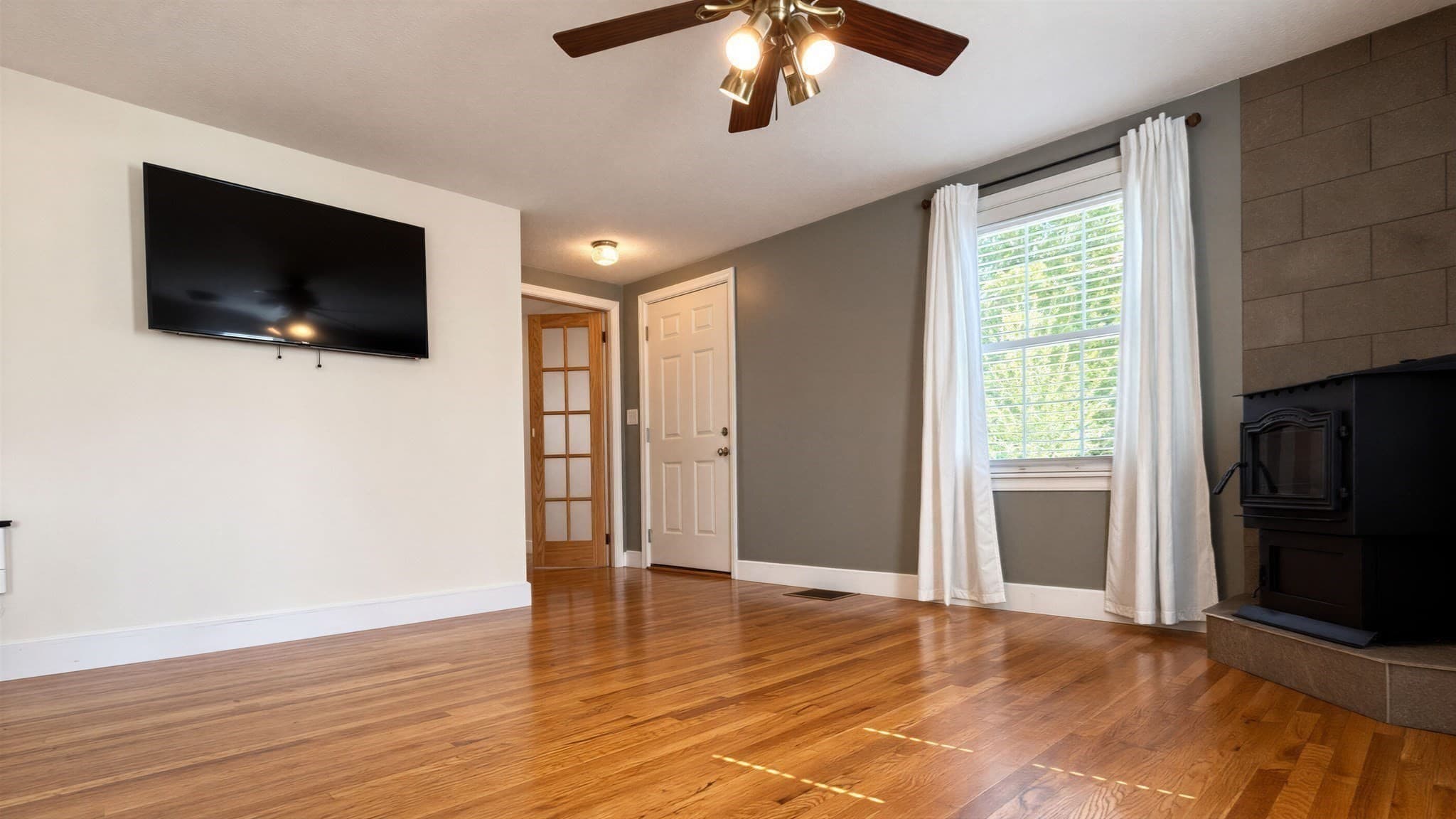 Single Family Residence at 211 Holyoke St, Ludlow MA 01056, Ludlow, photo 8 of 42
