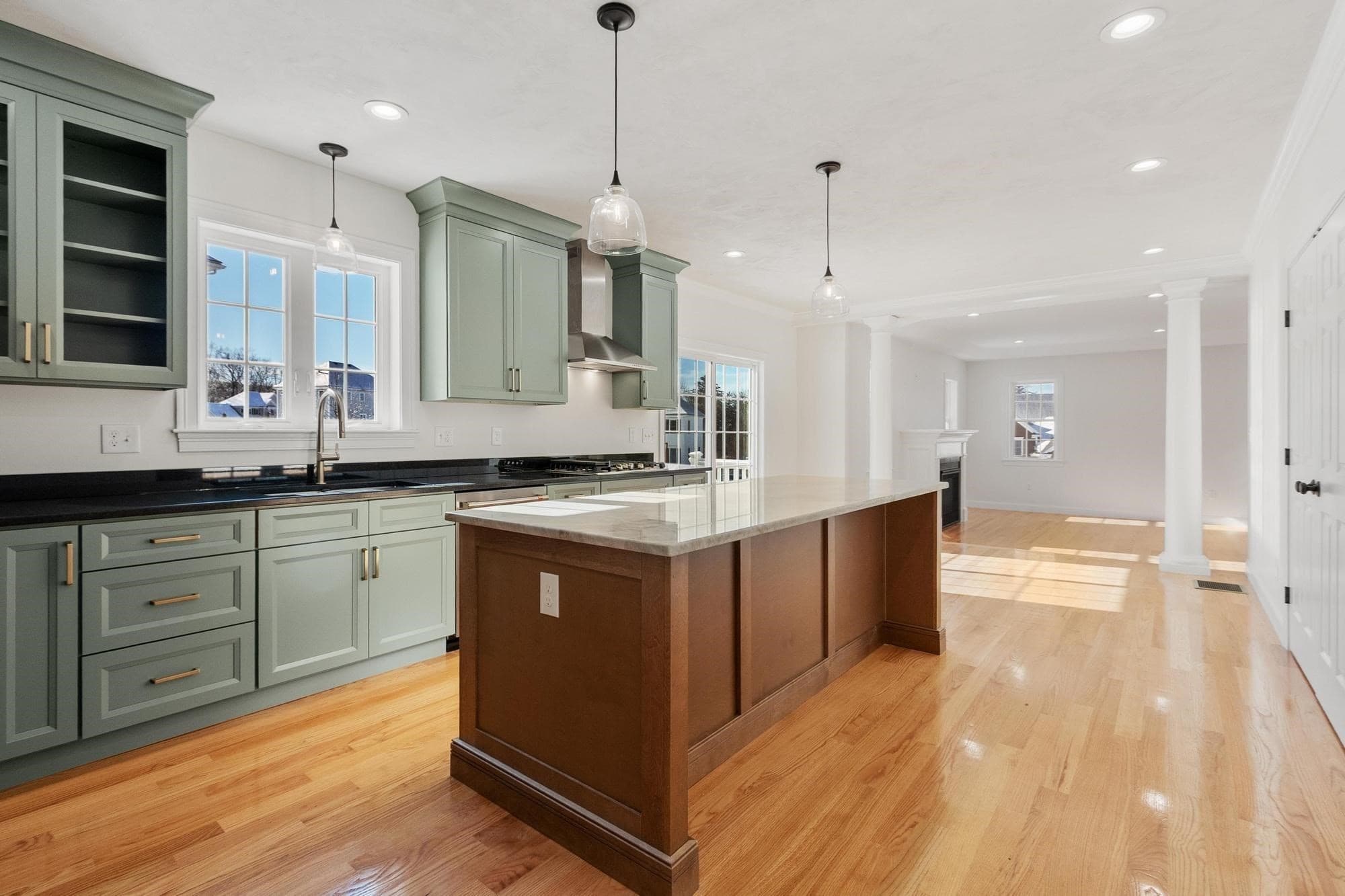 Single Family Residence at 2 Clover Glen Circle, Shrewsbury MA 01545, Shrewsbury, photo 2 of 32