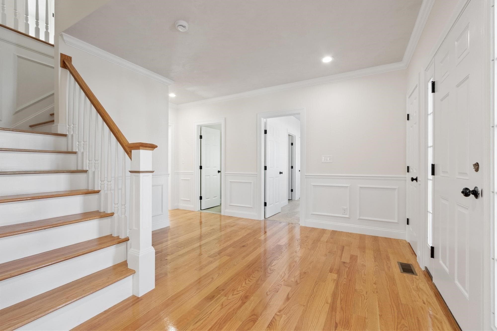 Single Family Residence at 2 Clover Glen Circle, Shrewsbury MA 01545, Shrewsbury, photo 5 of 32