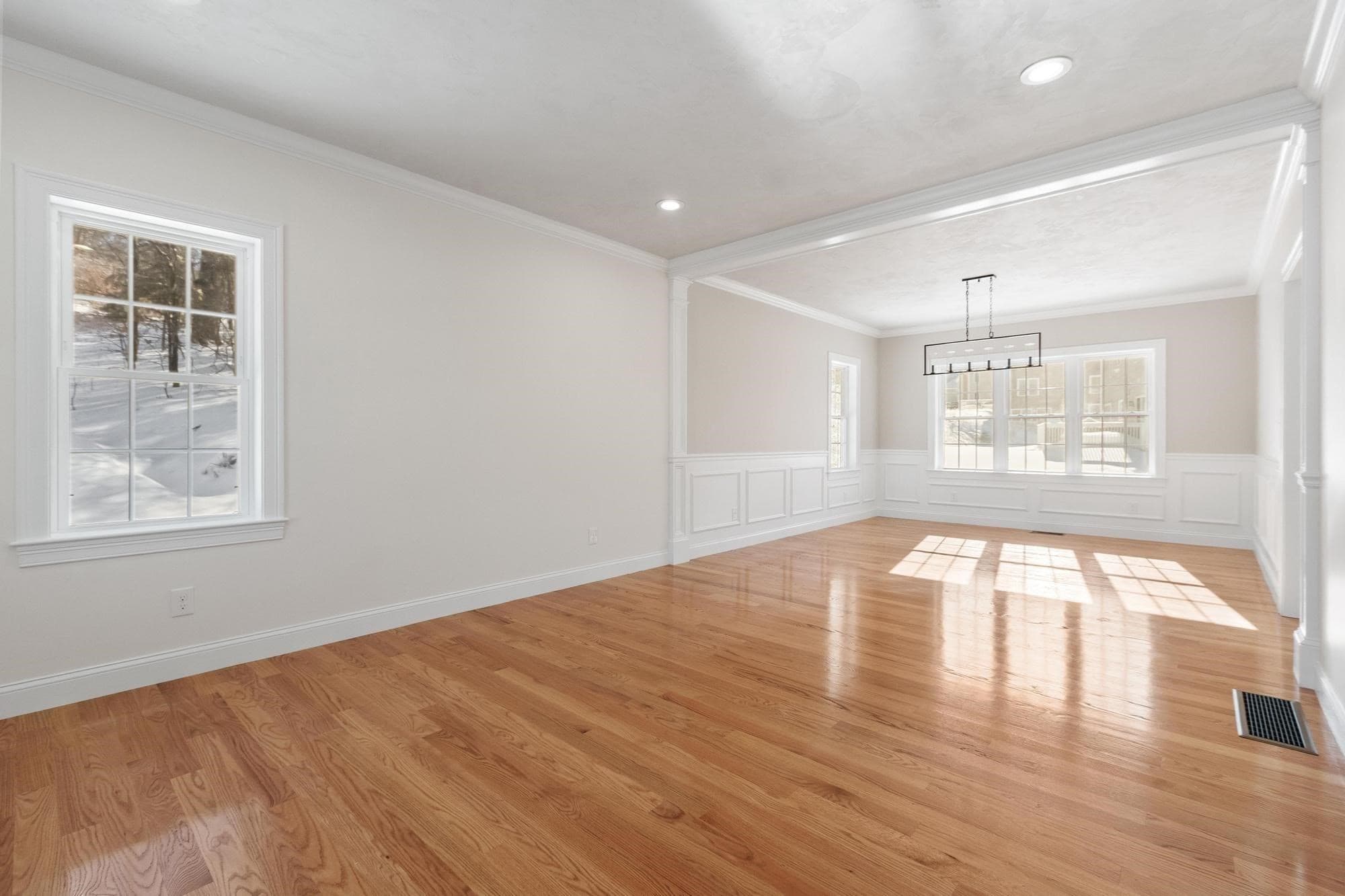 Single Family Residence at 2 Clover Glen Circle, Shrewsbury MA 01545, Shrewsbury, photo 9 of 32
