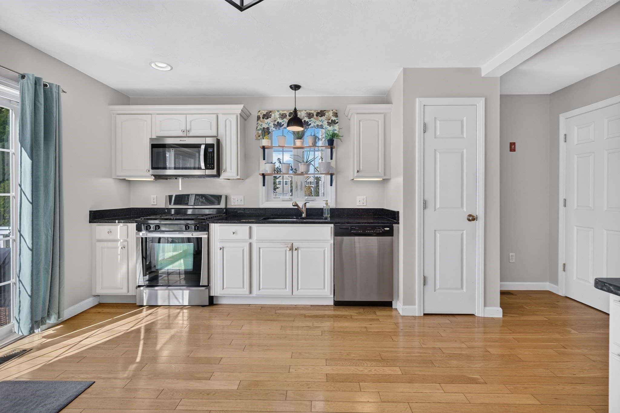 Condominium at 5 Denworth Bell Circle # 5, Haverhill MA 01835, Haverhill, photo 12 of 40