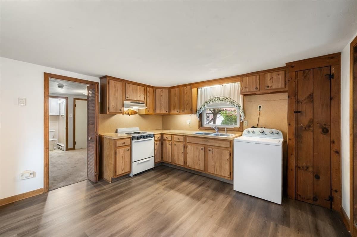 Single Family Residence at 18 Bay View Dr, Shrewsbury MA 01545, Shrewsbury, photo 4 of 23