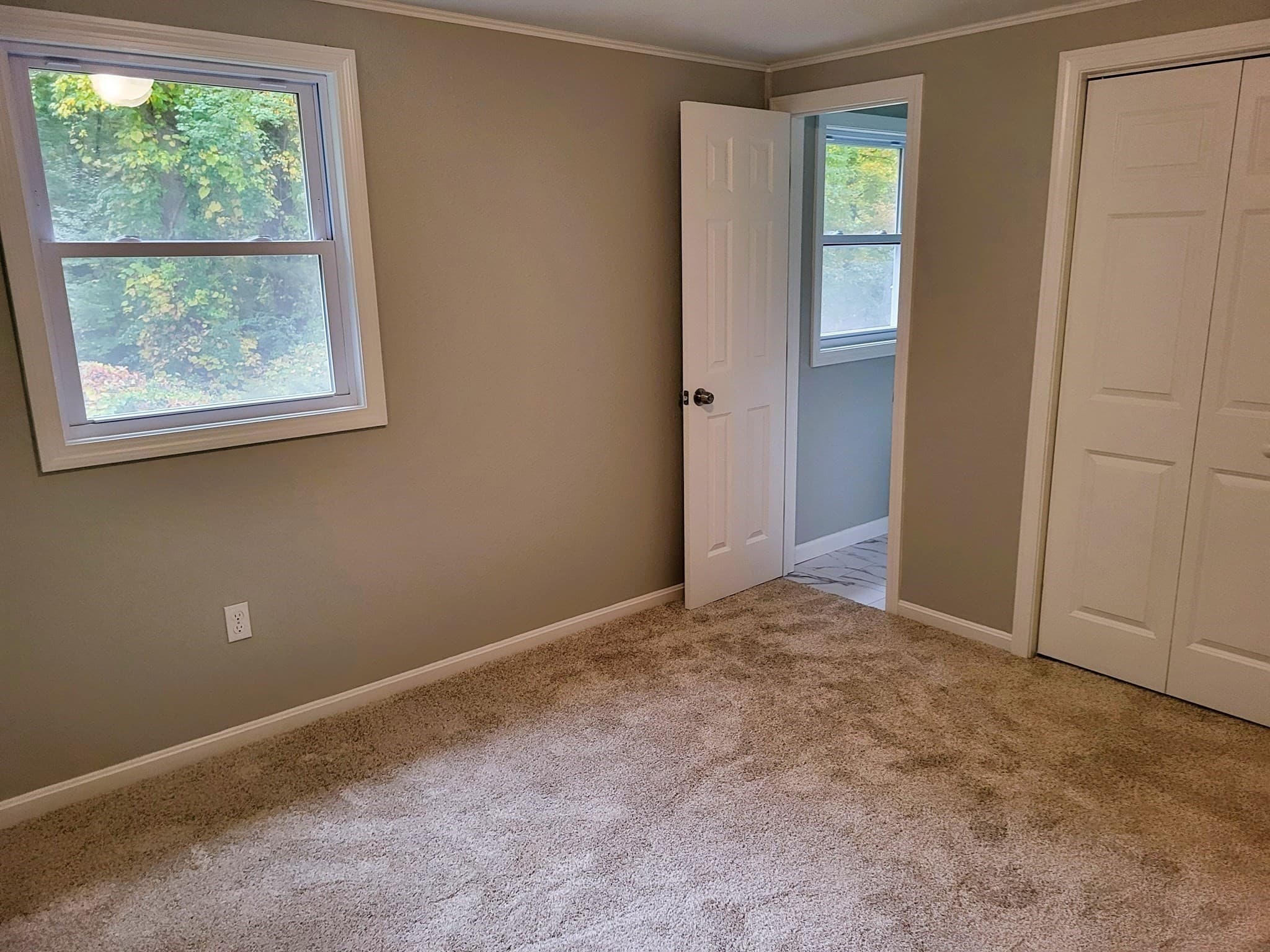 Single Family Residence at 389 Breakneck Rd, Southbridge MA 01550, Southbridge, photo 9 of 16