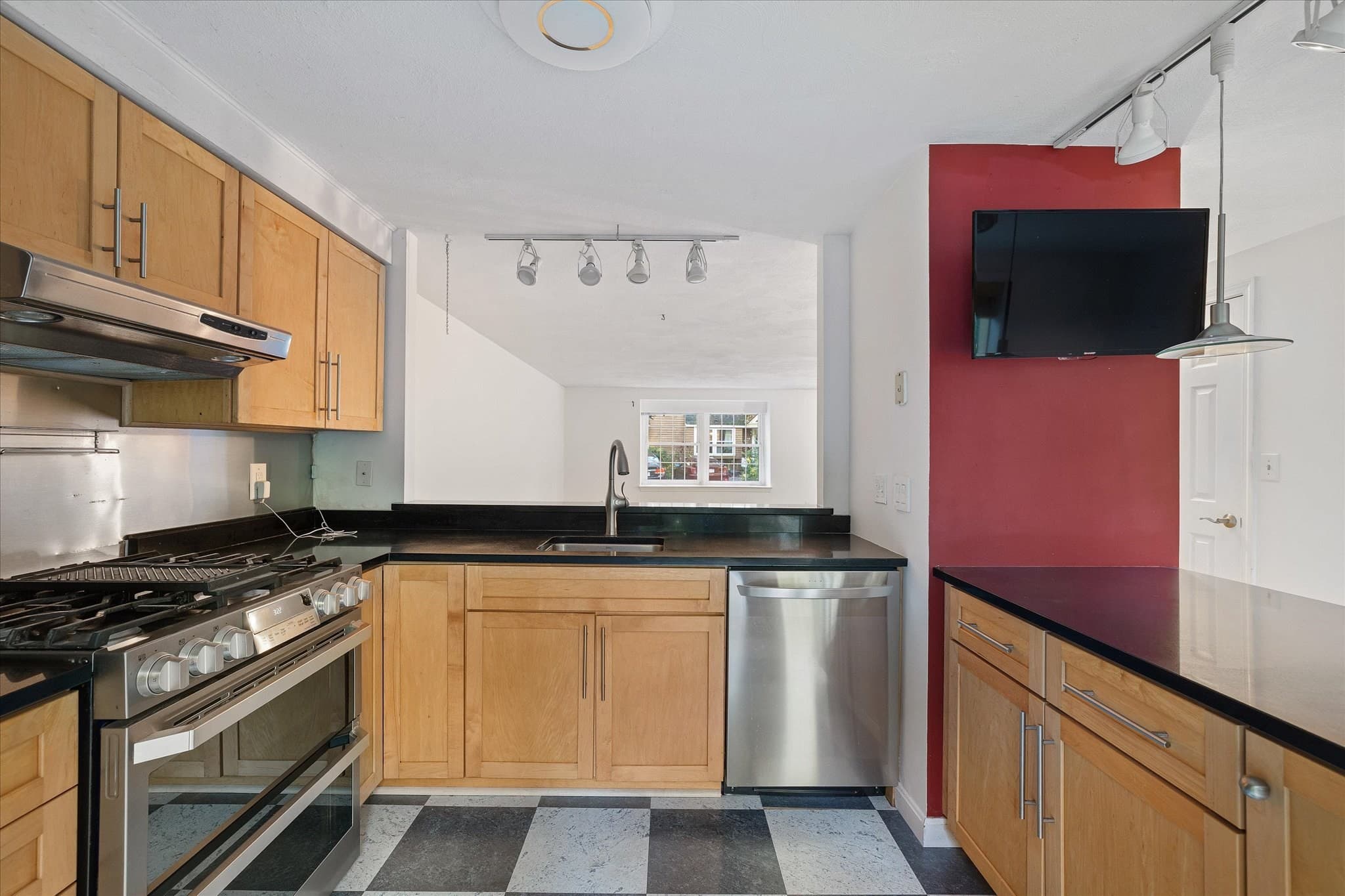 Condominium at 111 Brigham St # 11B, Hudson MA 01749, Hudson, photo 14 of 31