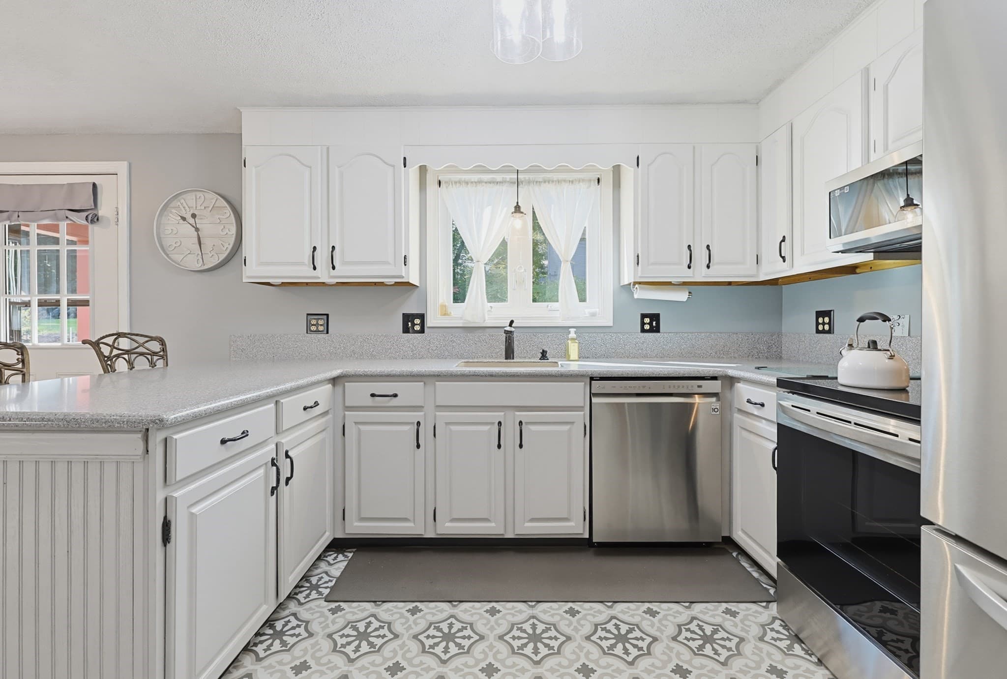 Condominium at 12 Marywood # B, Uxbridge MA 01569, Uxbridge, photo 2 of 42