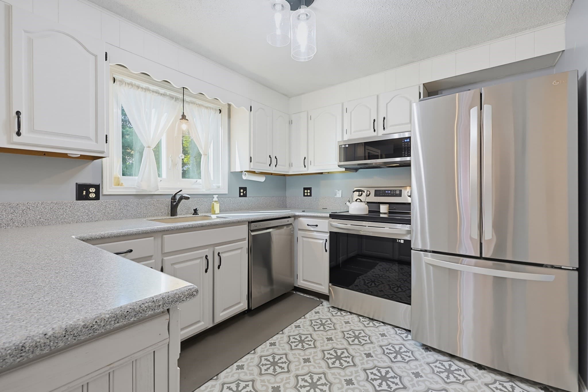 12 Marywood # B, Uxbridge MA 01569