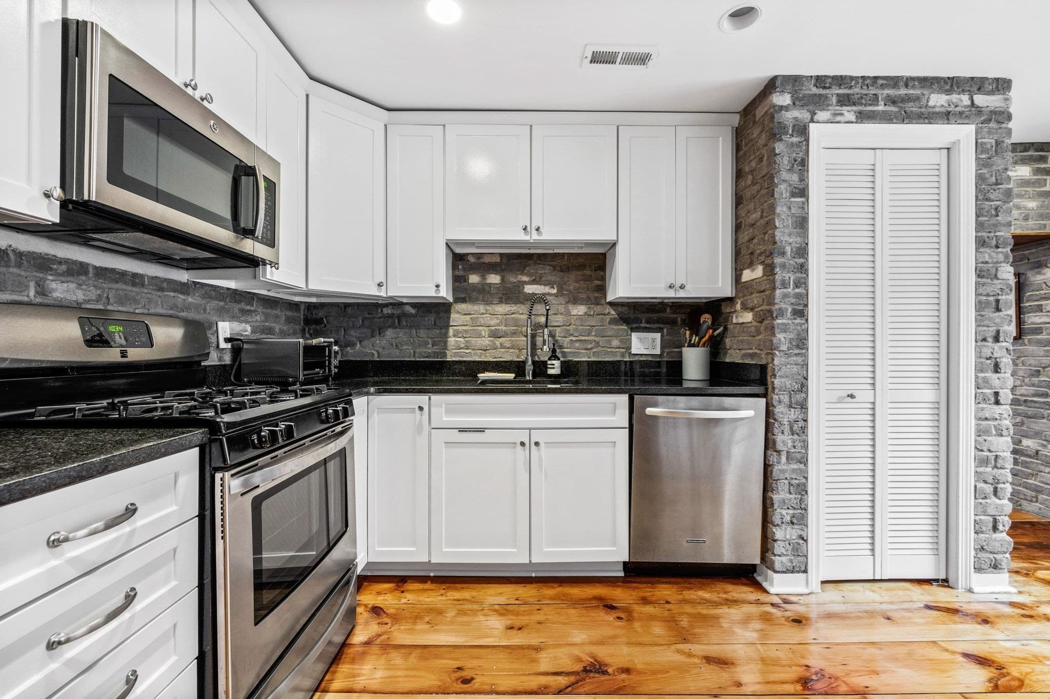 Condominium at 65 Pinckney St # 2, Boston MA 02114, Boston, photo 7 of 11