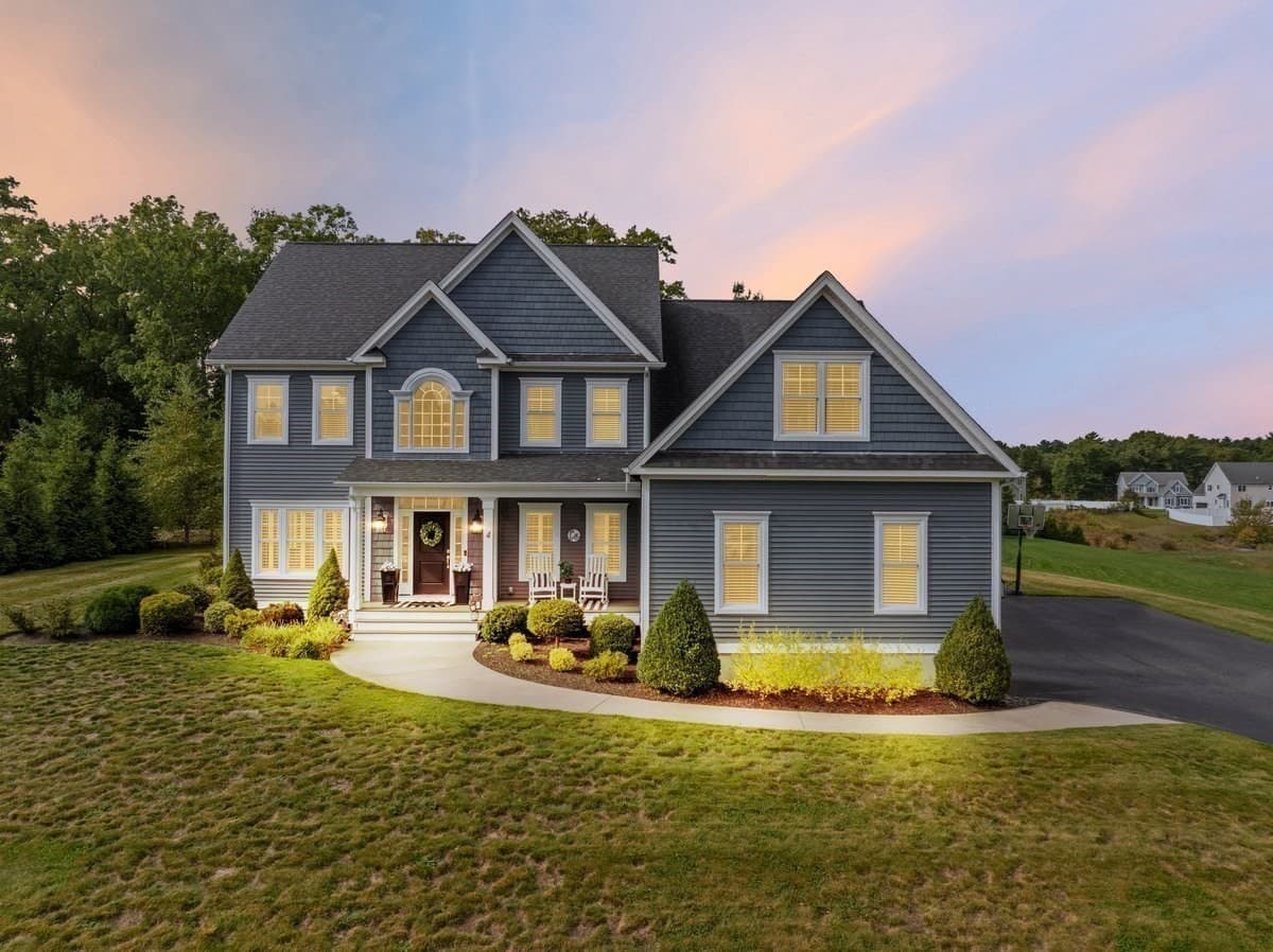 Single Family Residence at 4 Oxbow Dr, Plainville MA 02762, Plainville, photo 2 of 41
