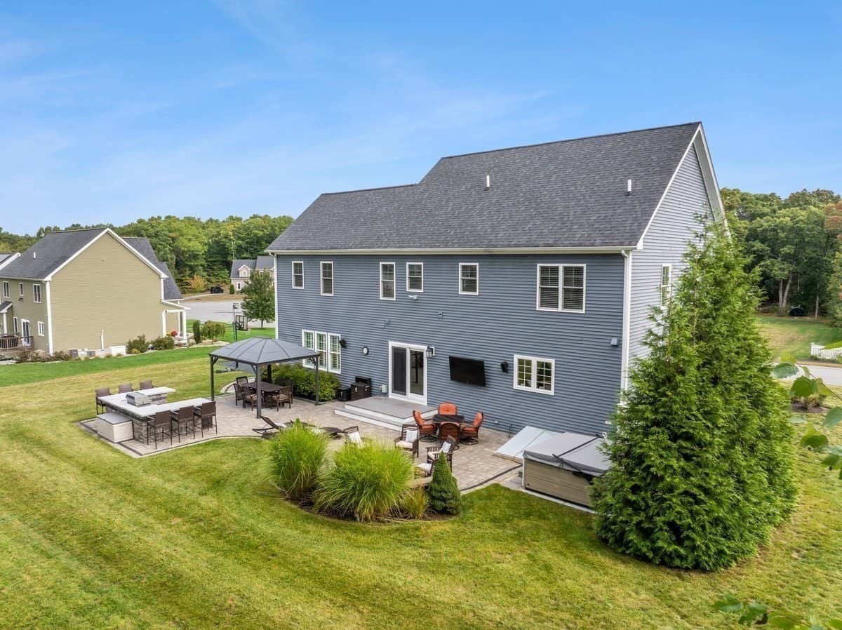 Single Family Residence at 4 Oxbow Dr, Plainville MA 02762, Plainville, photo 7 of 41