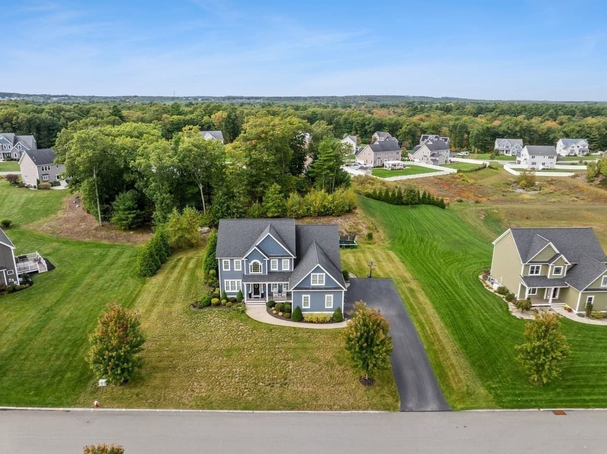 Single Family Residence at 4 Oxbow Dr, Plainville MA 02762, Plainville, photo 3 of 41