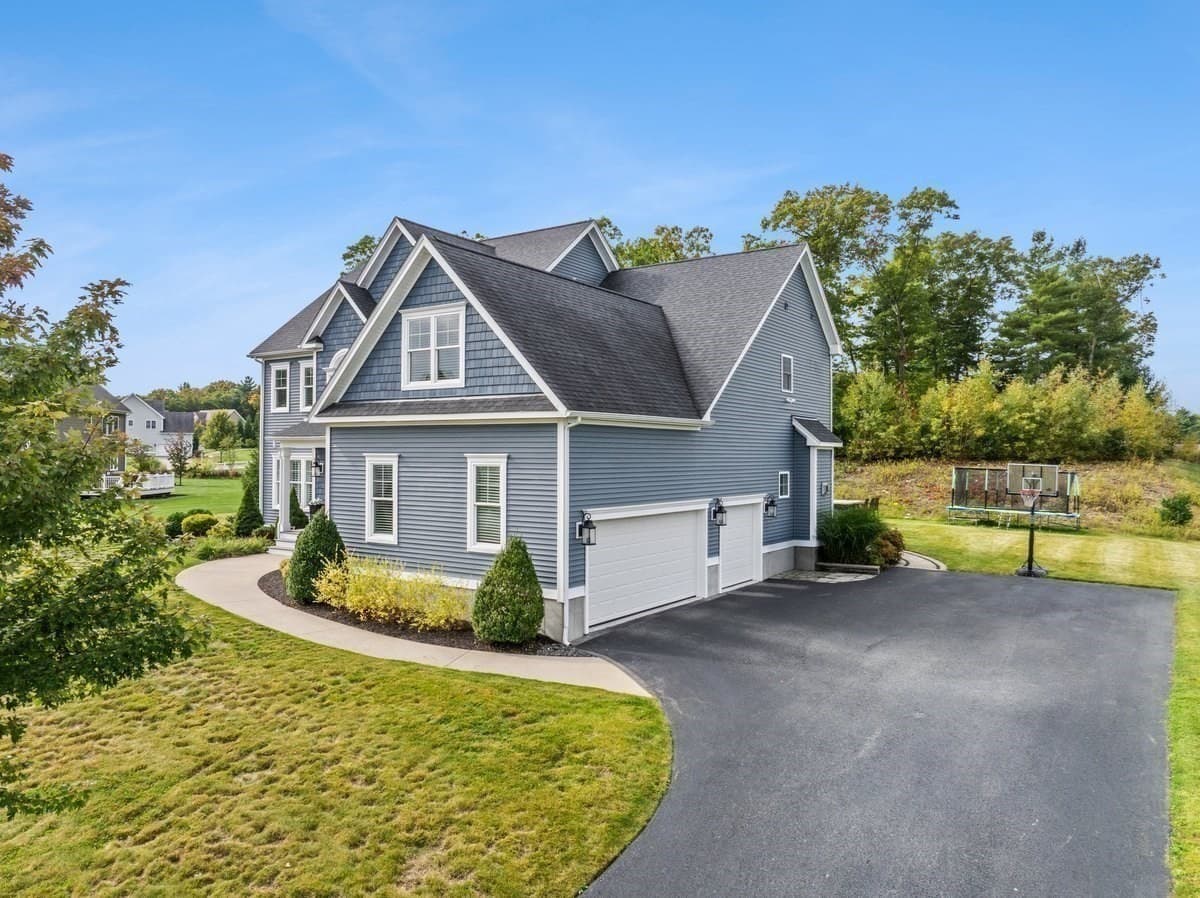Single Family Residence at 4 Oxbow Dr, Plainville MA 02762, Plainville, photo 5 of 41