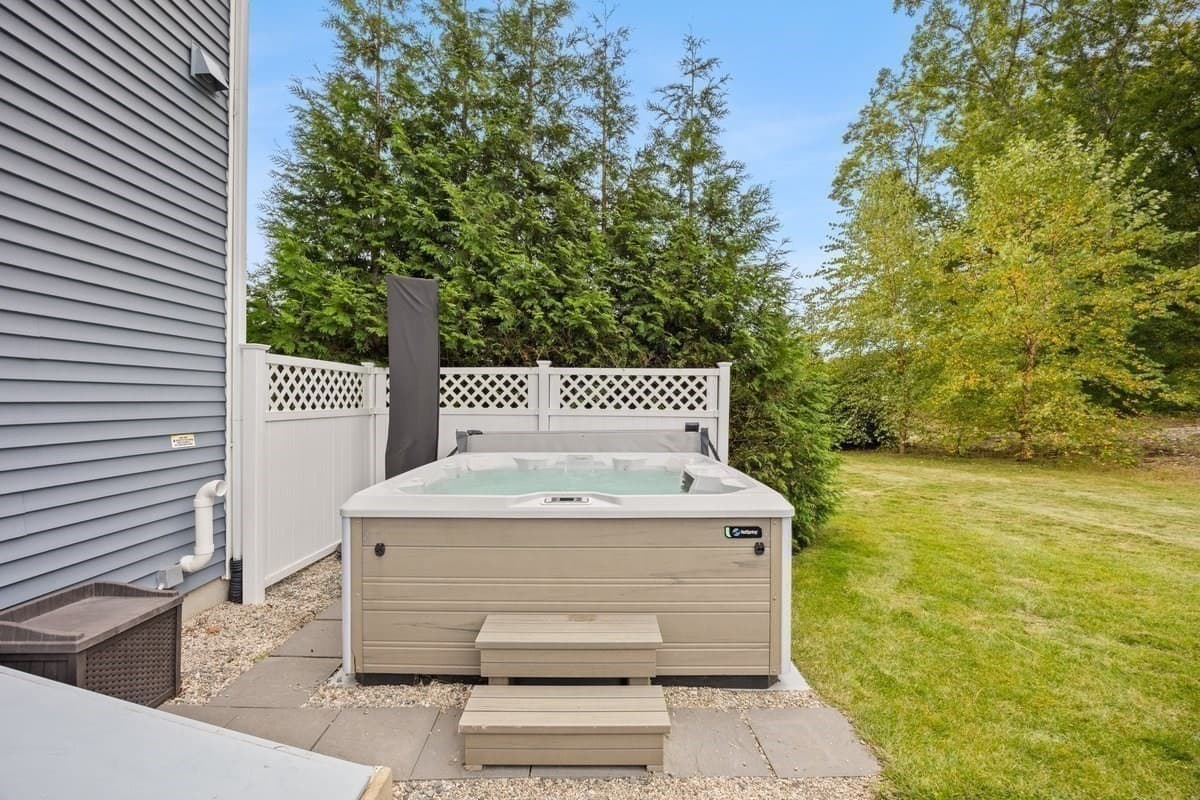 Single Family Residence at 4 Oxbow Dr, Plainville MA 02762, Plainville, photo 10 of 41
