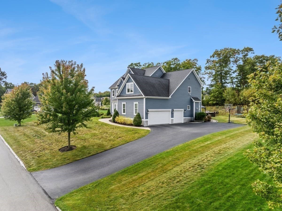 Single Family Residence at 4 Oxbow Dr, Plainville MA 02762, Plainville, photo 4 of 41