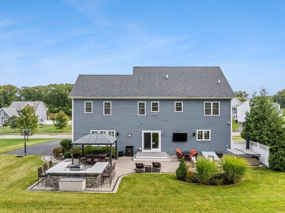 Single Family Residence at 4 Oxbow Dr, Plainville MA 02762, Plainville, photo 8 of 41