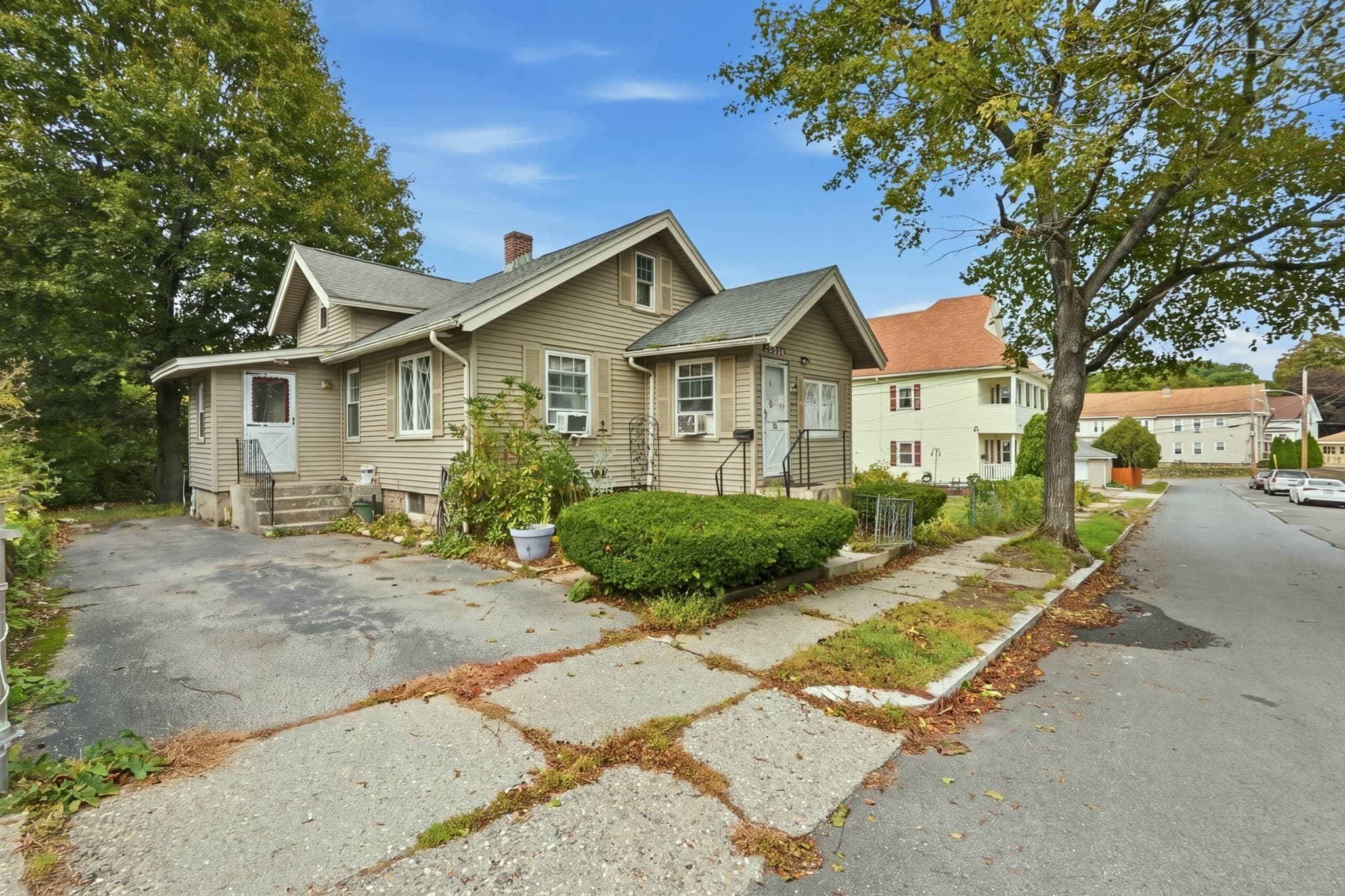 Single Family Residence at 10 Mildred Ave, Worcester MA 01603, Worcester, photo 2 of 30