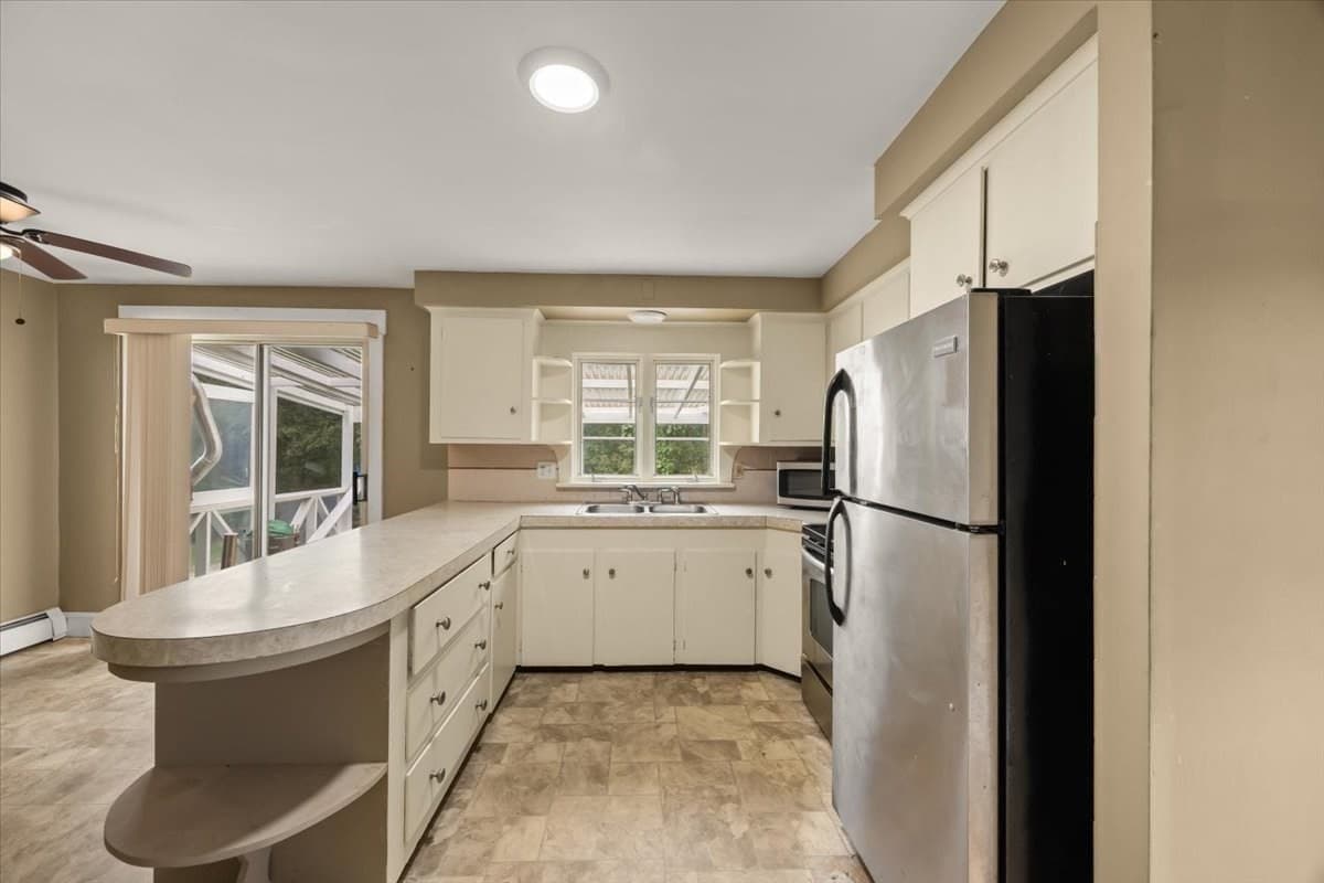 Single Family Residence at 1189 Bark St, Swansea MA 02777, Swansea, photo 8 of 24