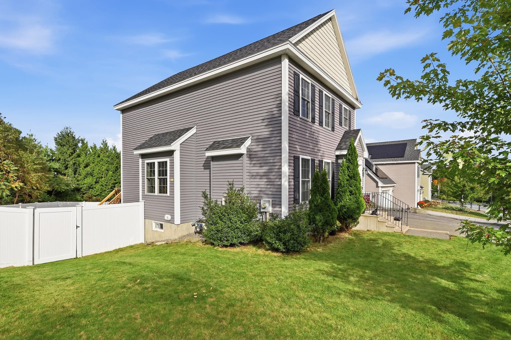 Single Family Residence at 97 Sawtelle Rd, Leominster MA 01453, Leominster, photo 2 of 26