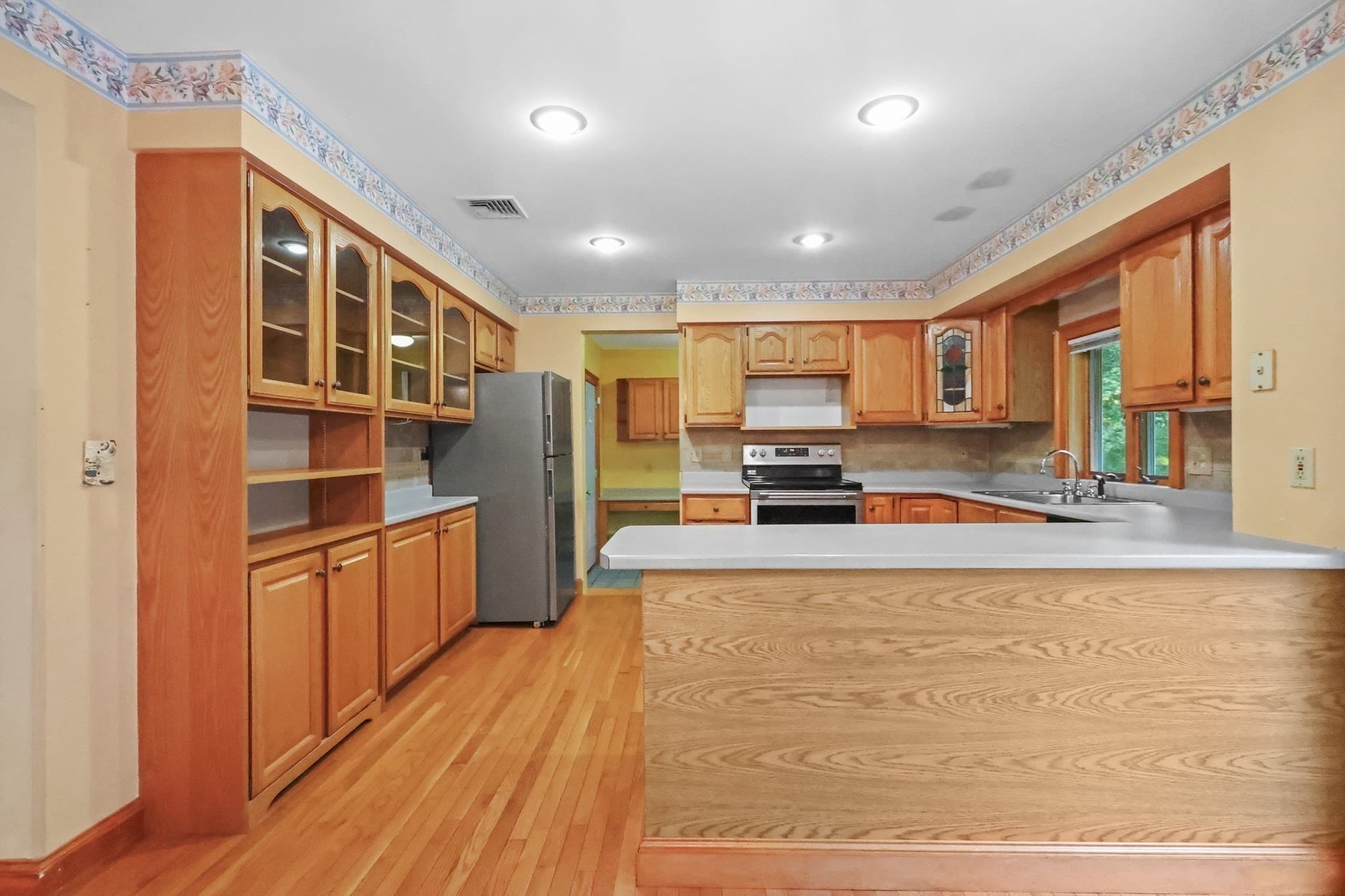 Single Family Residence at 3 Amidon Ave, Amesbury MA 01913, Amesbury, photo 5 of 23