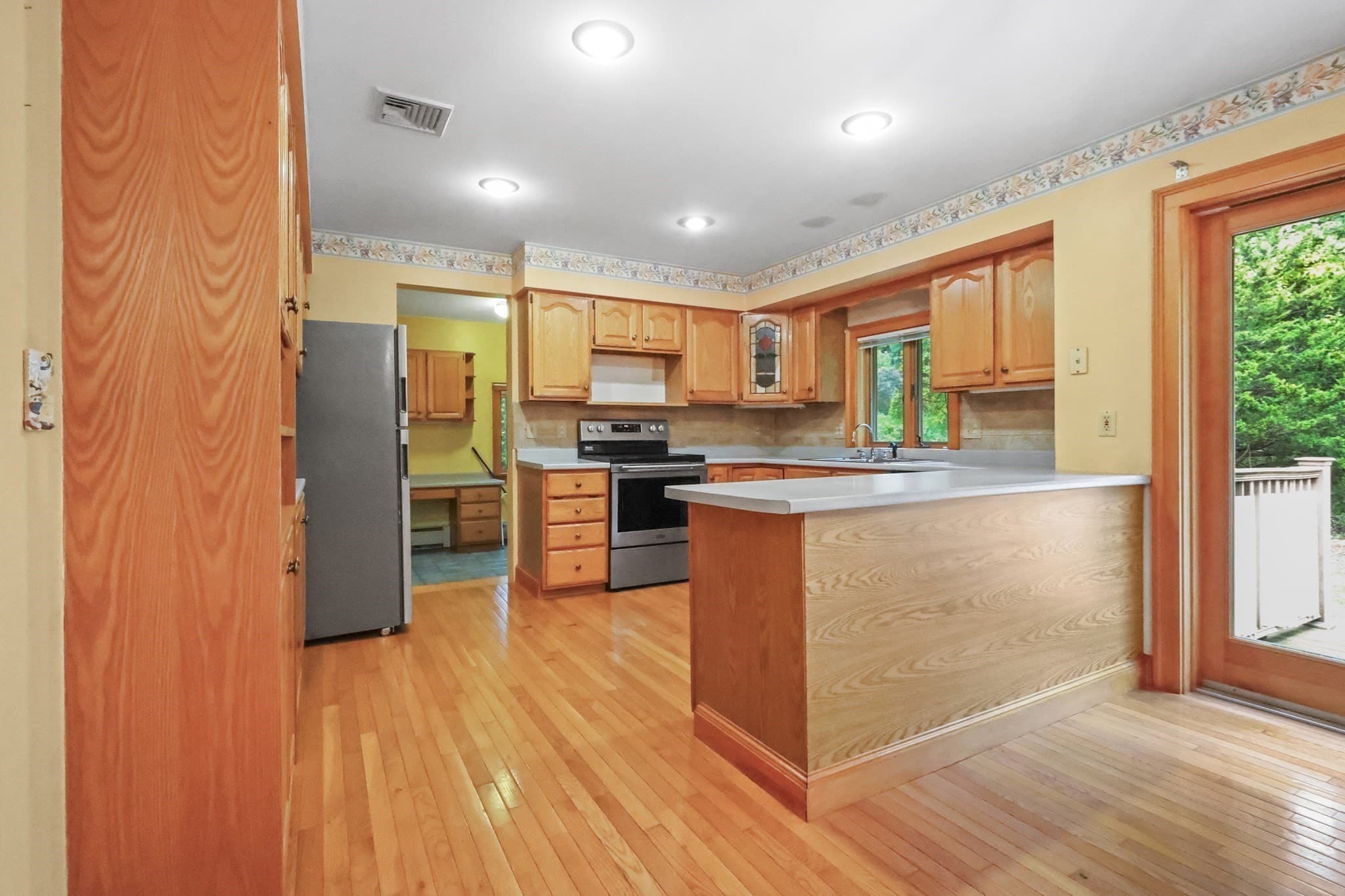 Single Family Residence at 3 Amidon Ave, Amesbury MA 01913, Amesbury, photo 4 of 23