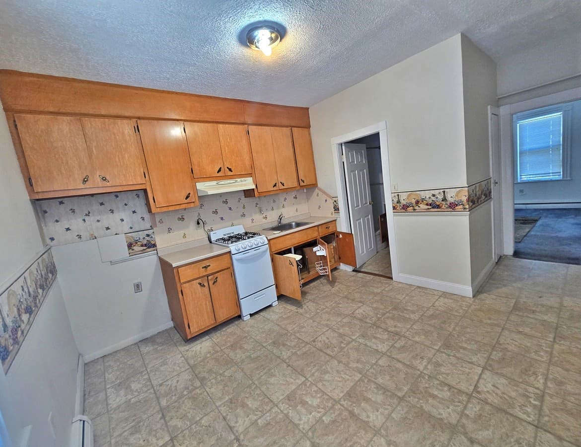 5-9 Family at 34-44 Cedar, Waltham MA 02453, Waltham, photo 12 of 20