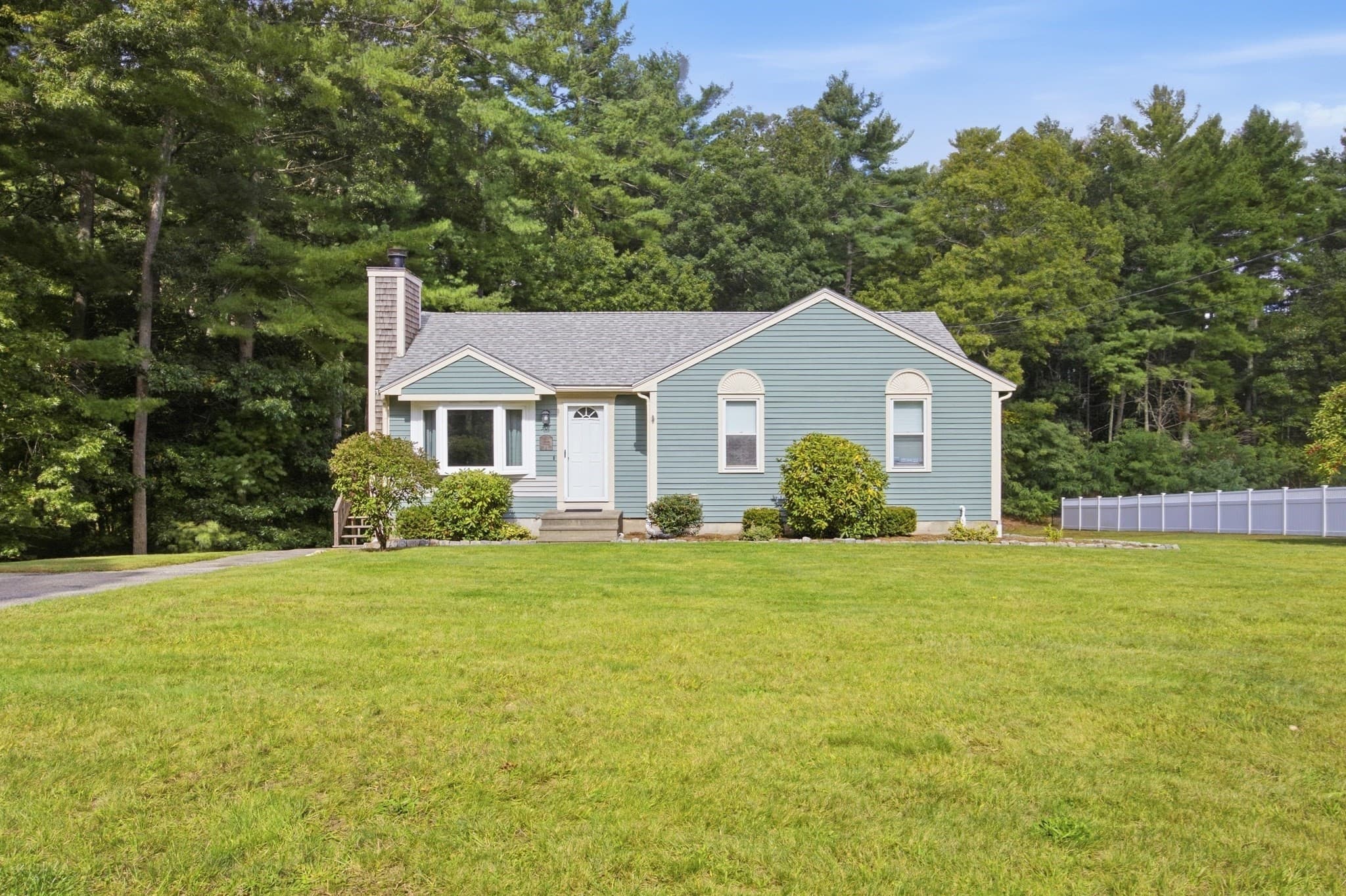 307 Elm St, Kingston MA 02364