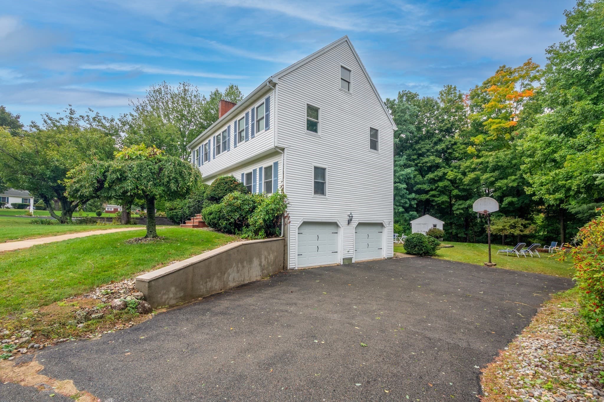Single Family Residence at 8 Otter Pond Road, Lynnfield MA 01940, Lynnfield, photo 4 of 39