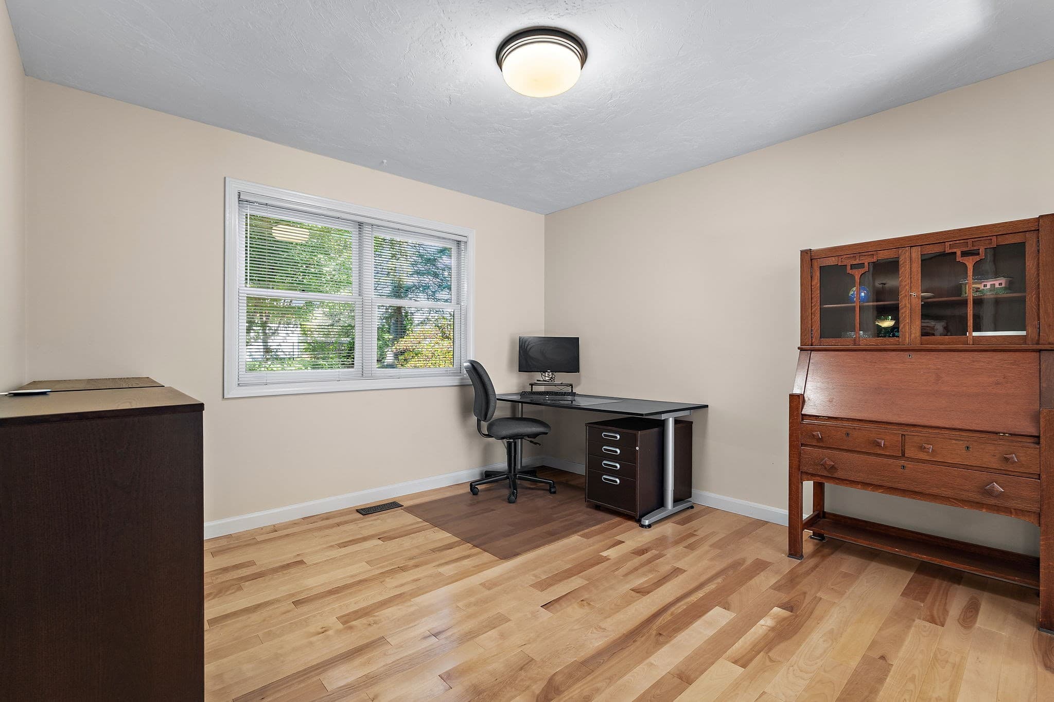 Single Family Residence at 10 Trevor Ln, Worcester MA 01605, Worcester, photo 6 of 36