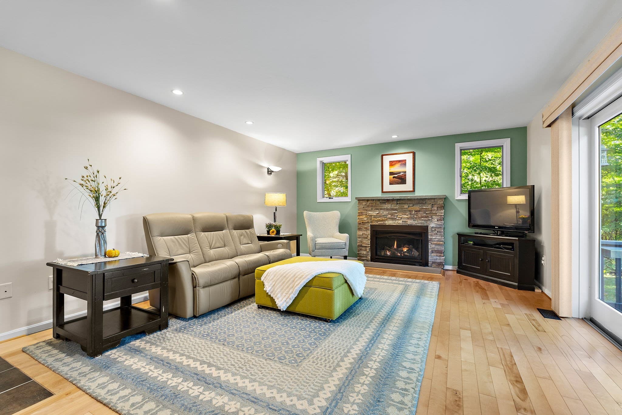 Single Family Residence at 10 Trevor Ln, Worcester MA 01605, Worcester, photo 13 of 36