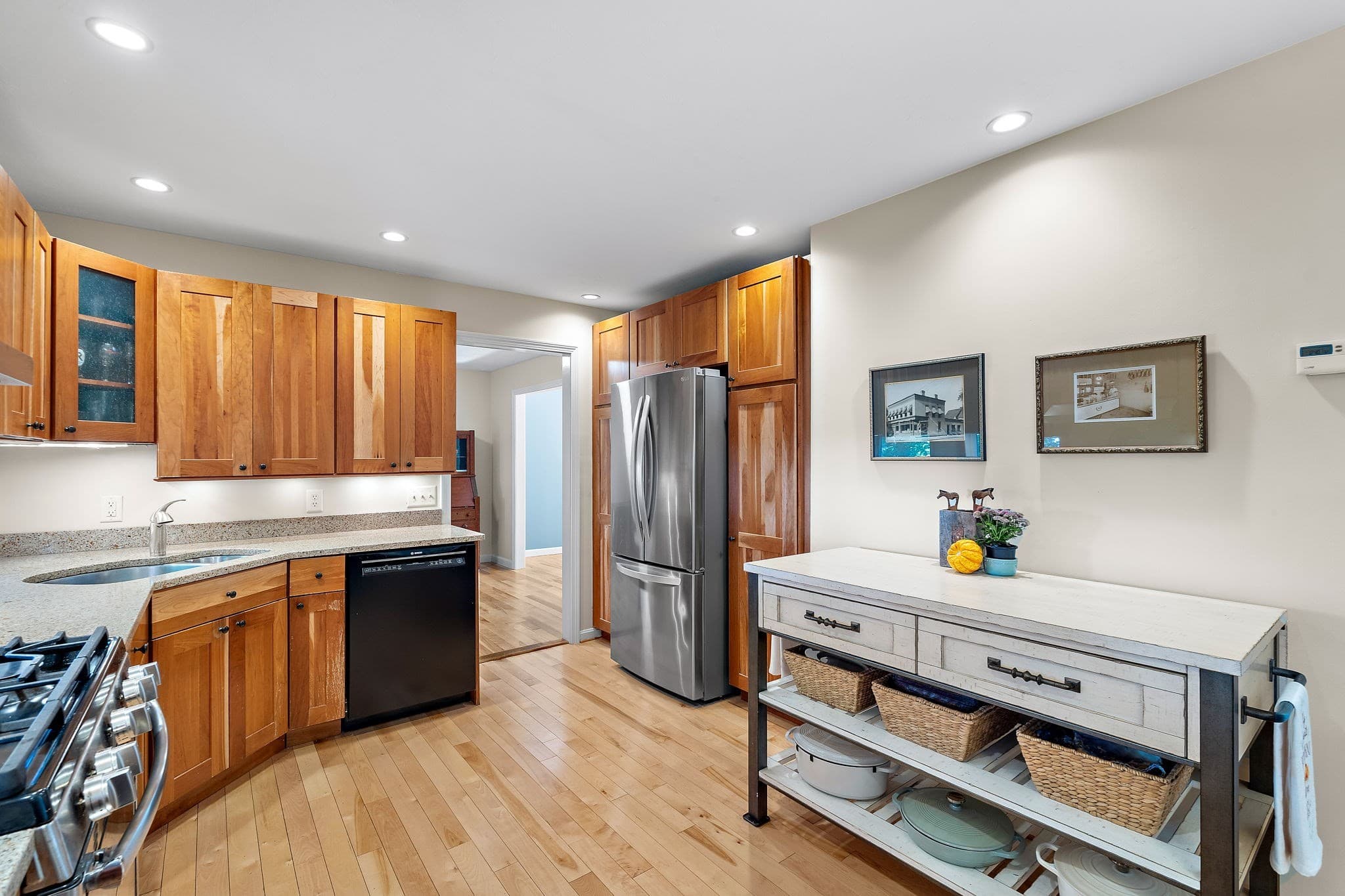 Single Family Residence at 10 Trevor Ln, Worcester MA 01605, Worcester, photo 10 of 36