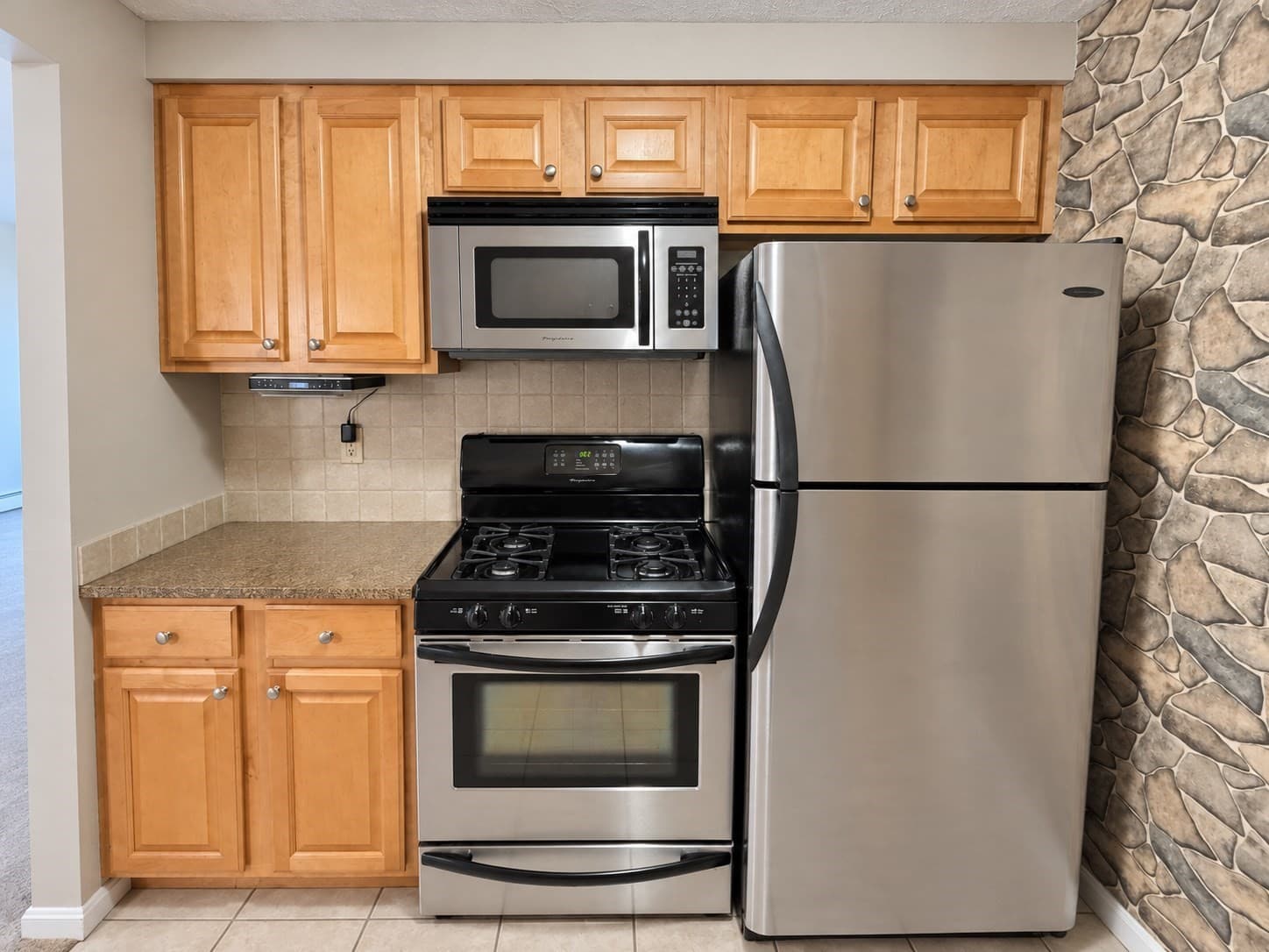 Condominium at 56 Townsend St # D27, Abington MA 02351, photo 3 of 14