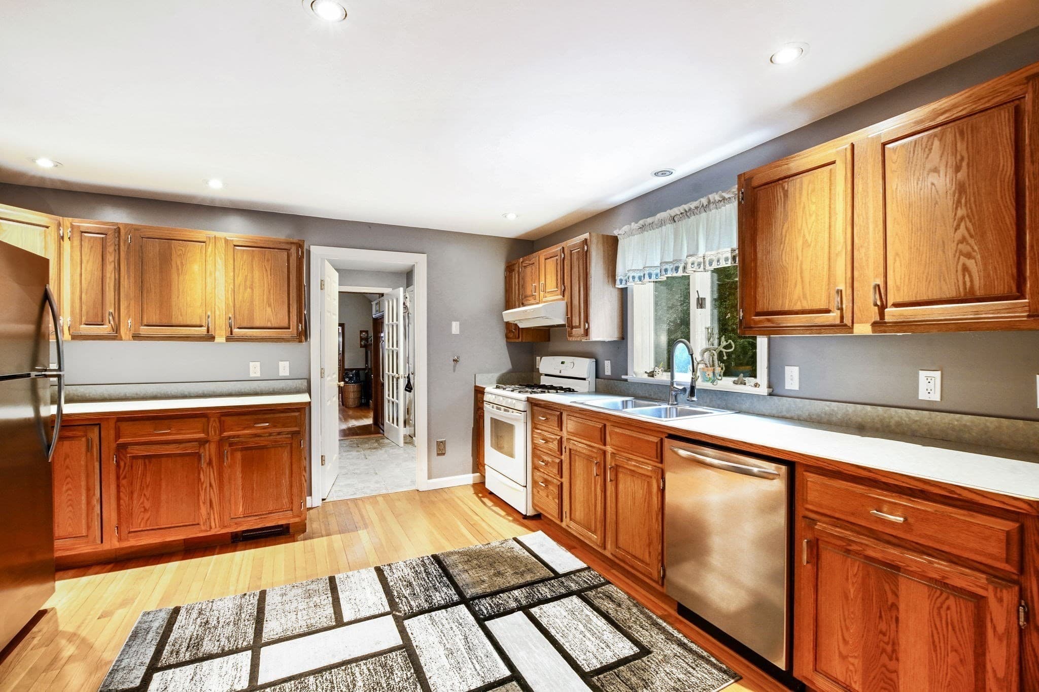 Single Family Residence at 6 Elizabeth Ln, Yarmouth MA 02601, Yarmouth, photo 10 of 24