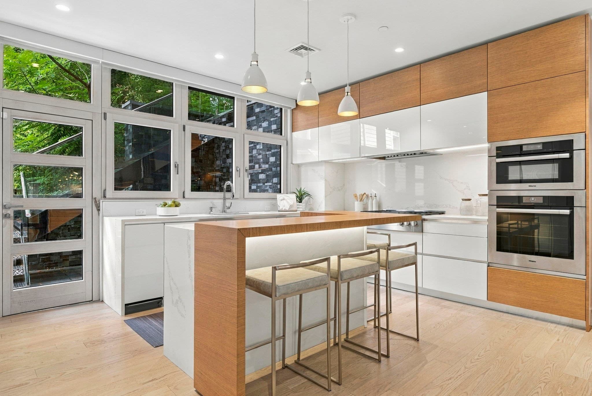 Condominium at 291 Tappan St # 291, Brookline MA 02445, Brookline, photo 7 of 42