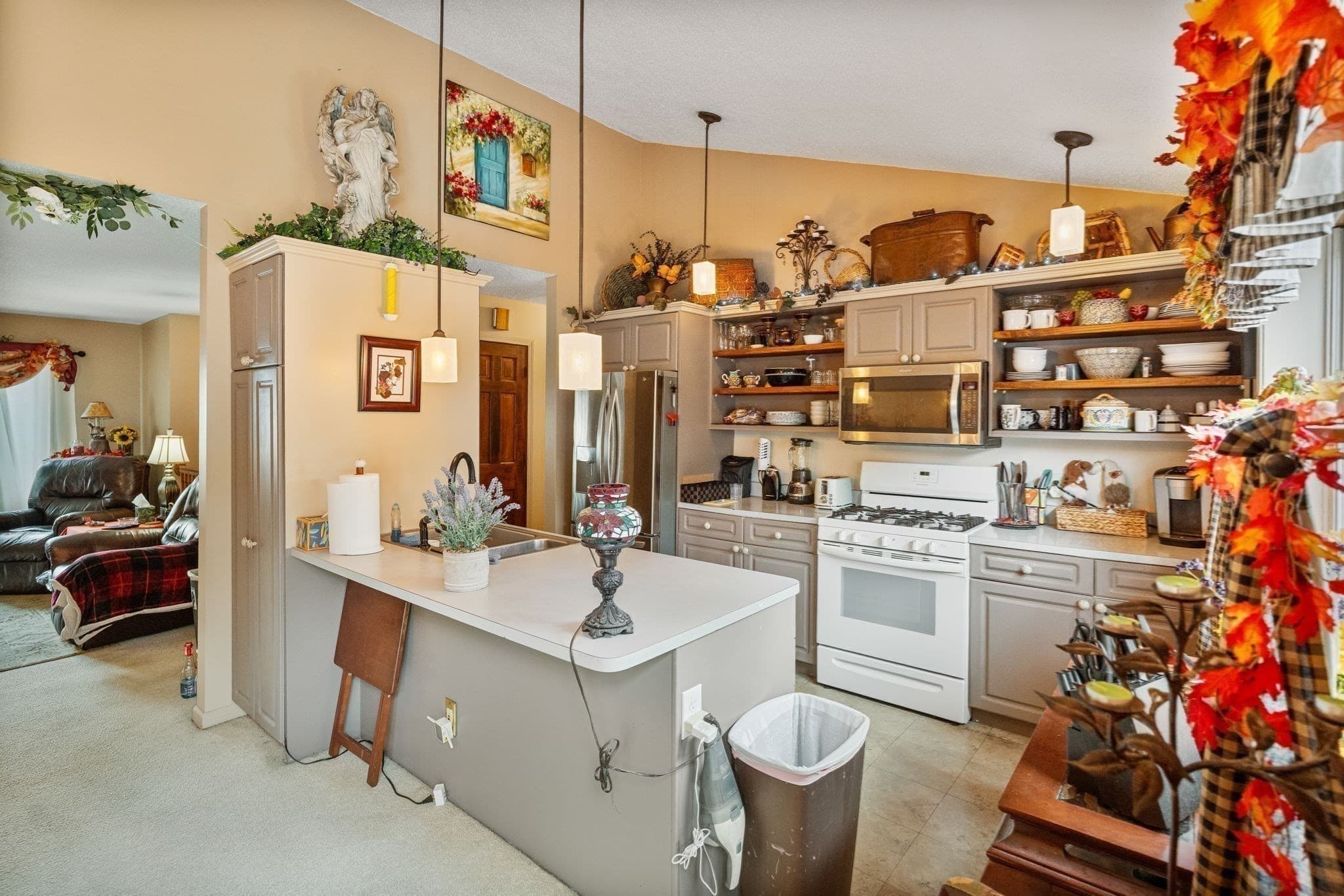Single Family Residence at 8 Oriole Dr, Agawam MA 01030, photo 11 of 42