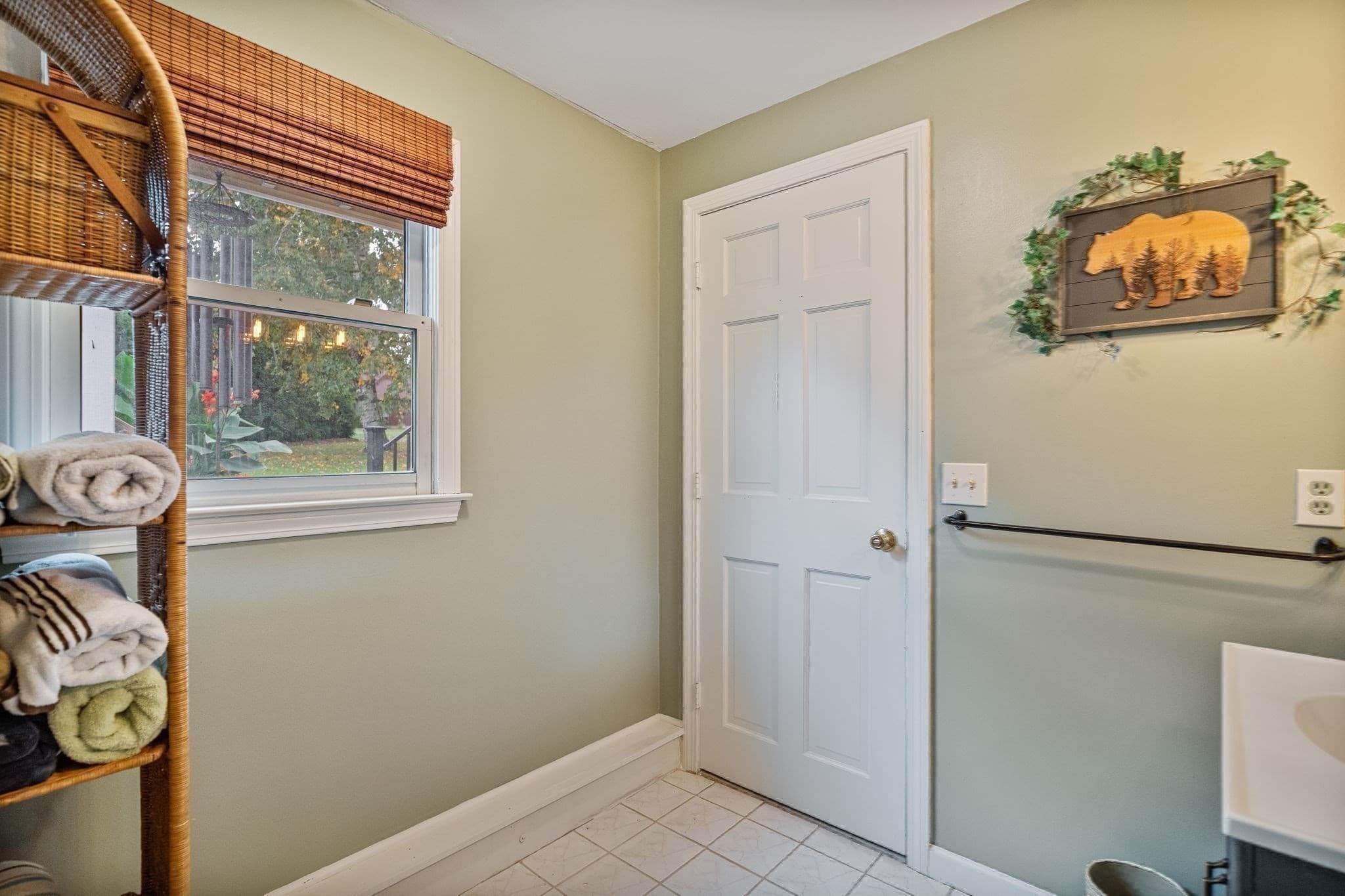 Single Family Residence at 8 Oriole Dr, Agawam MA 01030, photo 31 of 42