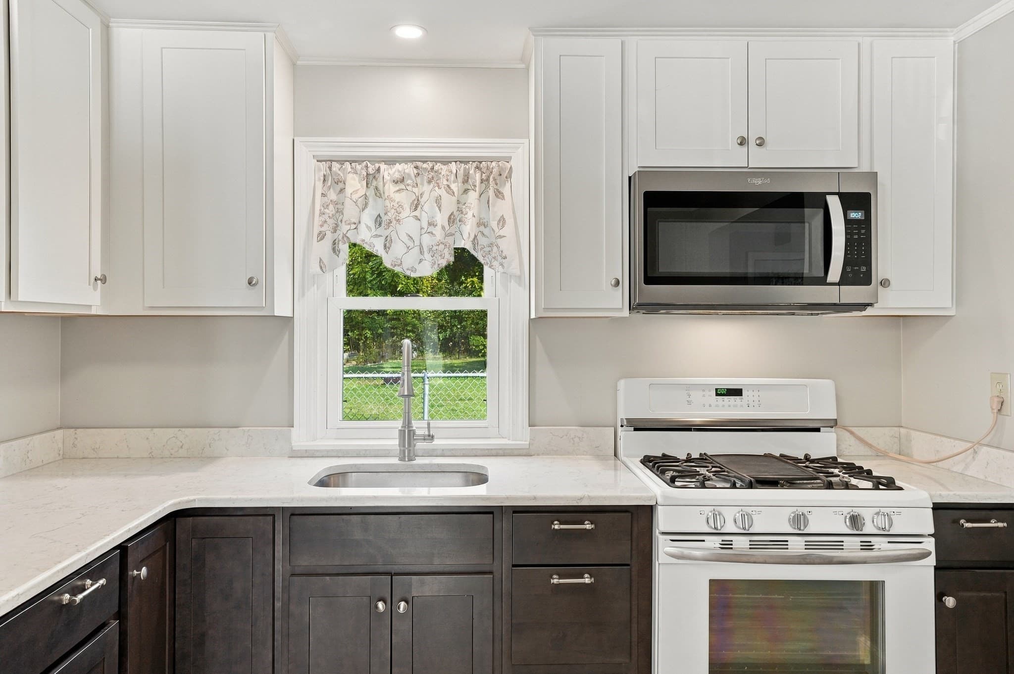 Single Family Residence at 175 Union Street, Northbridge MA 01588, Northbridge, photo 9 of 31