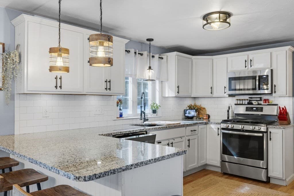 Single Family Residence at 982 Dighton Woods Cir, Dighton MA 02715, Dighton, photo 6 of 23